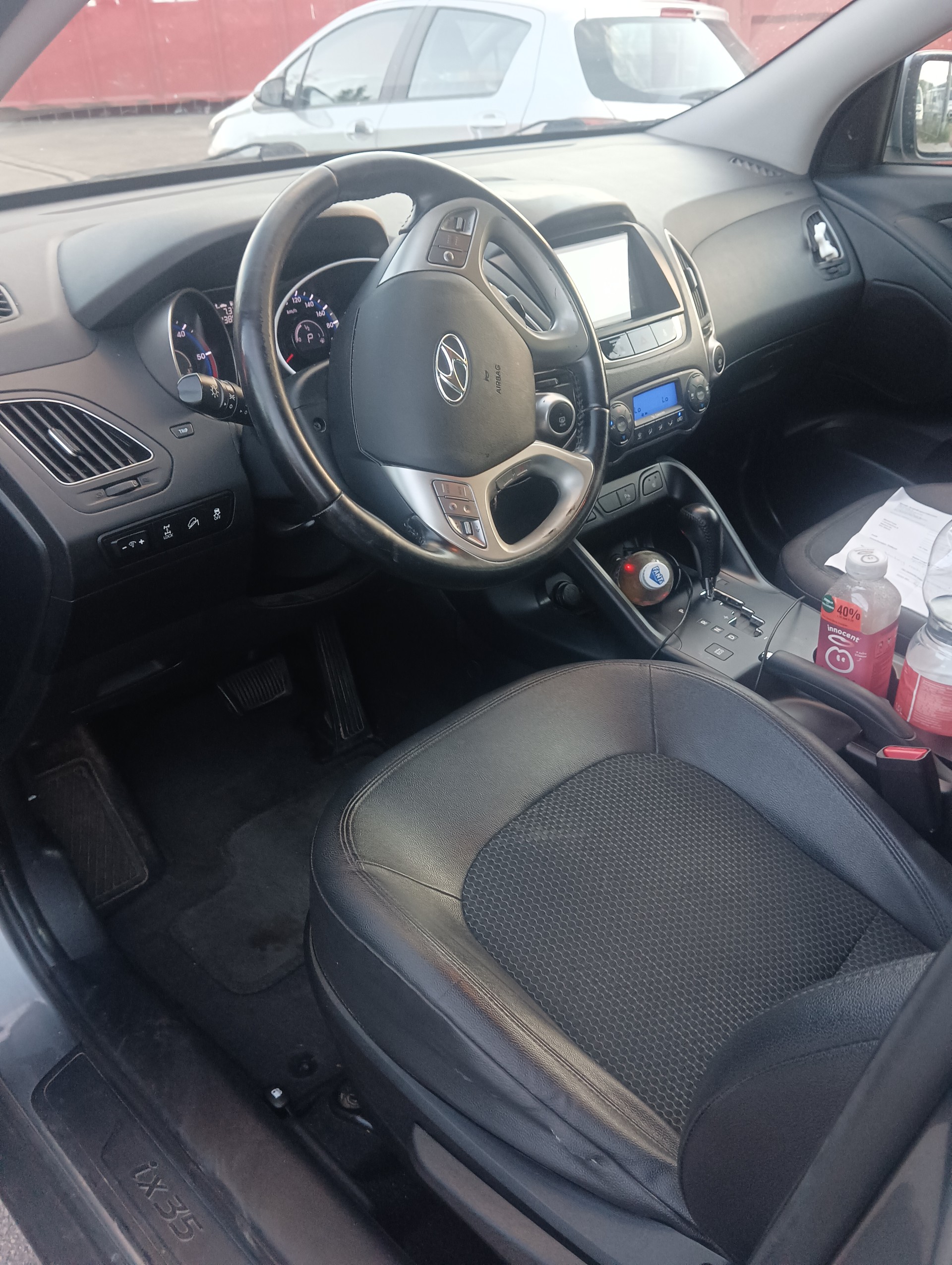 HYUNDAI iX 35 2.0 CRDi Premium 4WD Automatic-image-6
