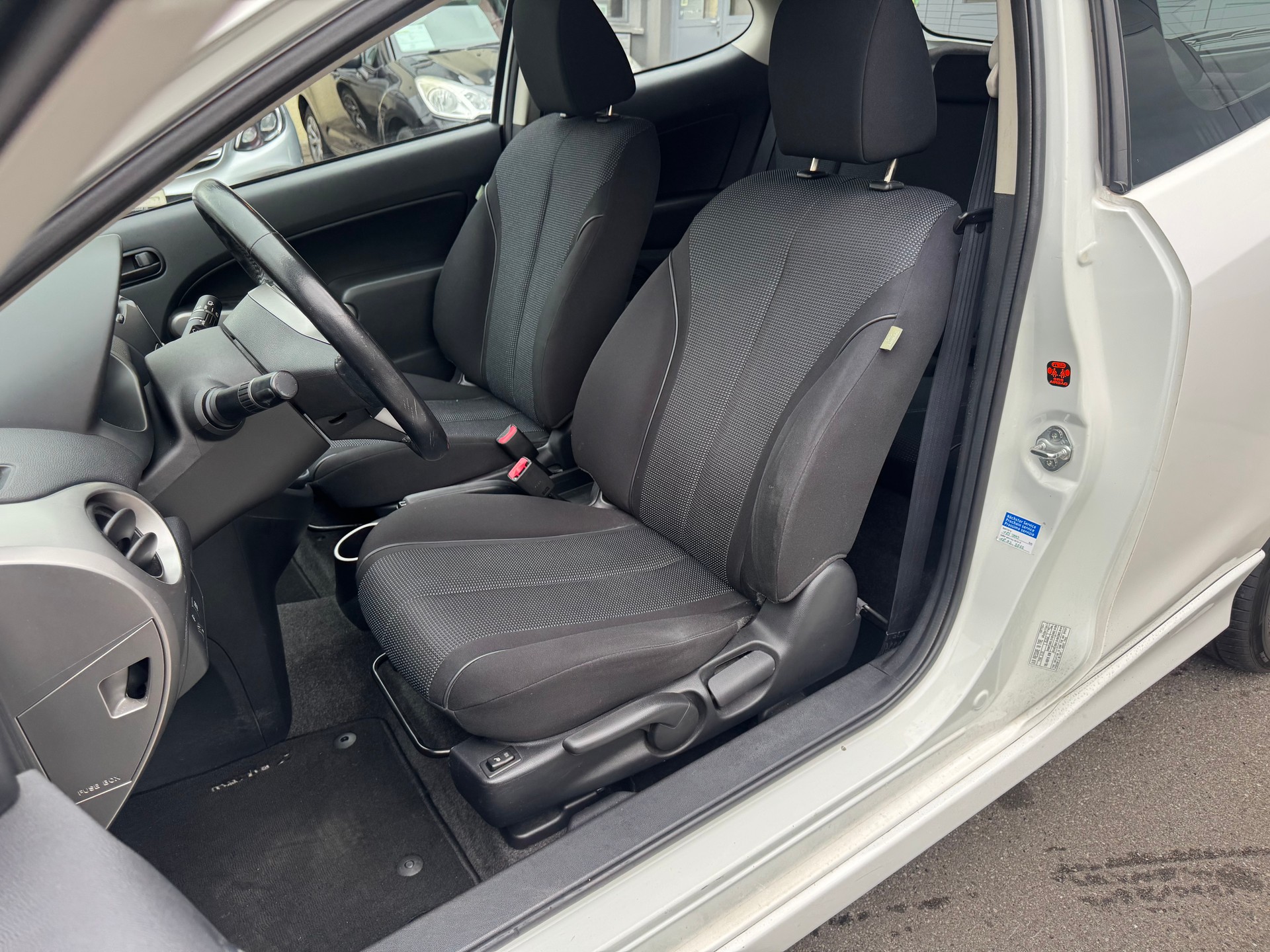 MAZDA 2 1.5i 16V Sport-image-13