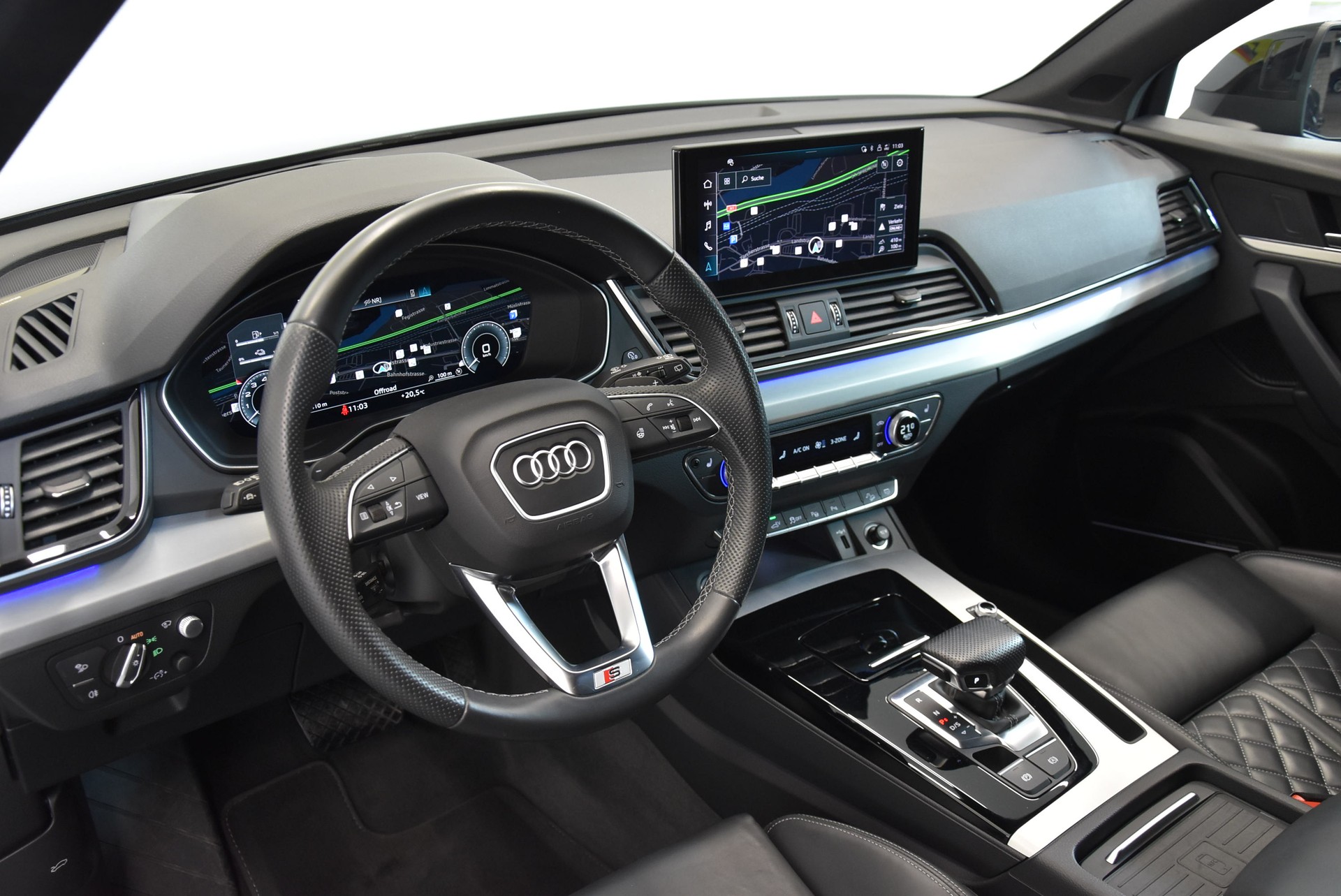AUDI Q5 Sportback 50 TFSI e PHEV Black Edition quattro S-tronic-image-2