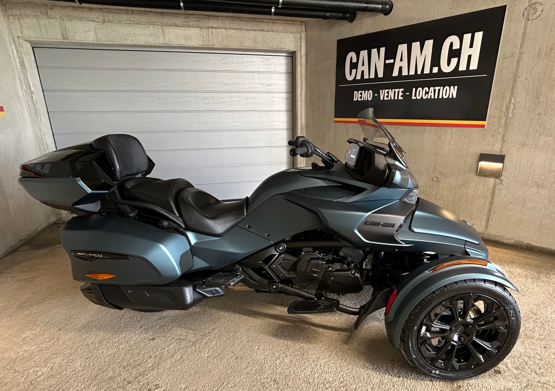CAN-AM F3 Limited-image-2