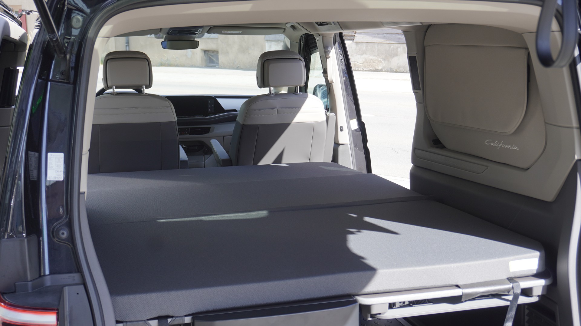 VW California eHybrid Beach Camper 4Motion-image-21