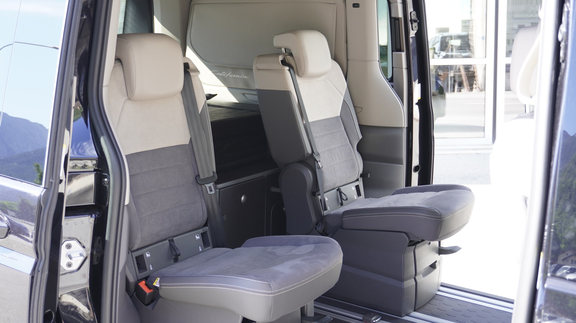 VW California eHybrid Beach Camper 4Motion-image-16