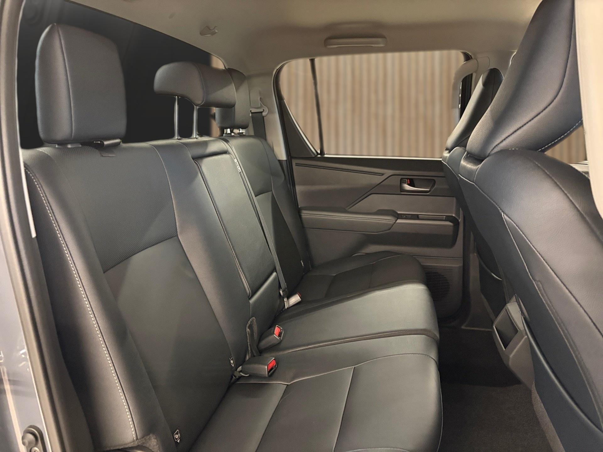 TOYOTA Hilux BEV 59.2 kWh Style Double Cab AWD-image-14