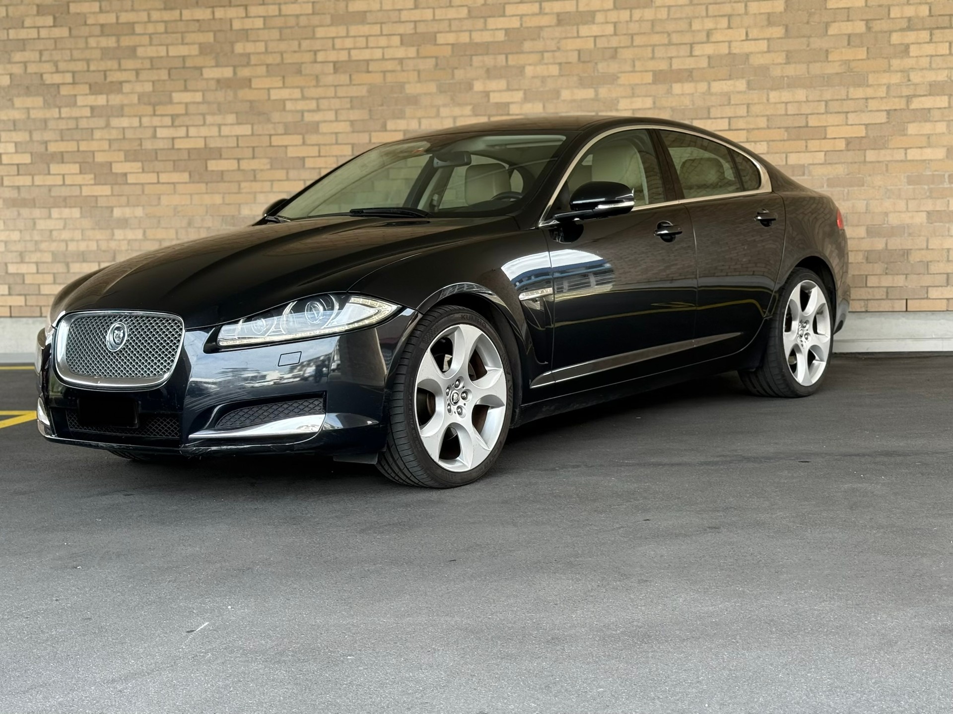 JAGUAR XF 3.0d V6 Luxury-image-0