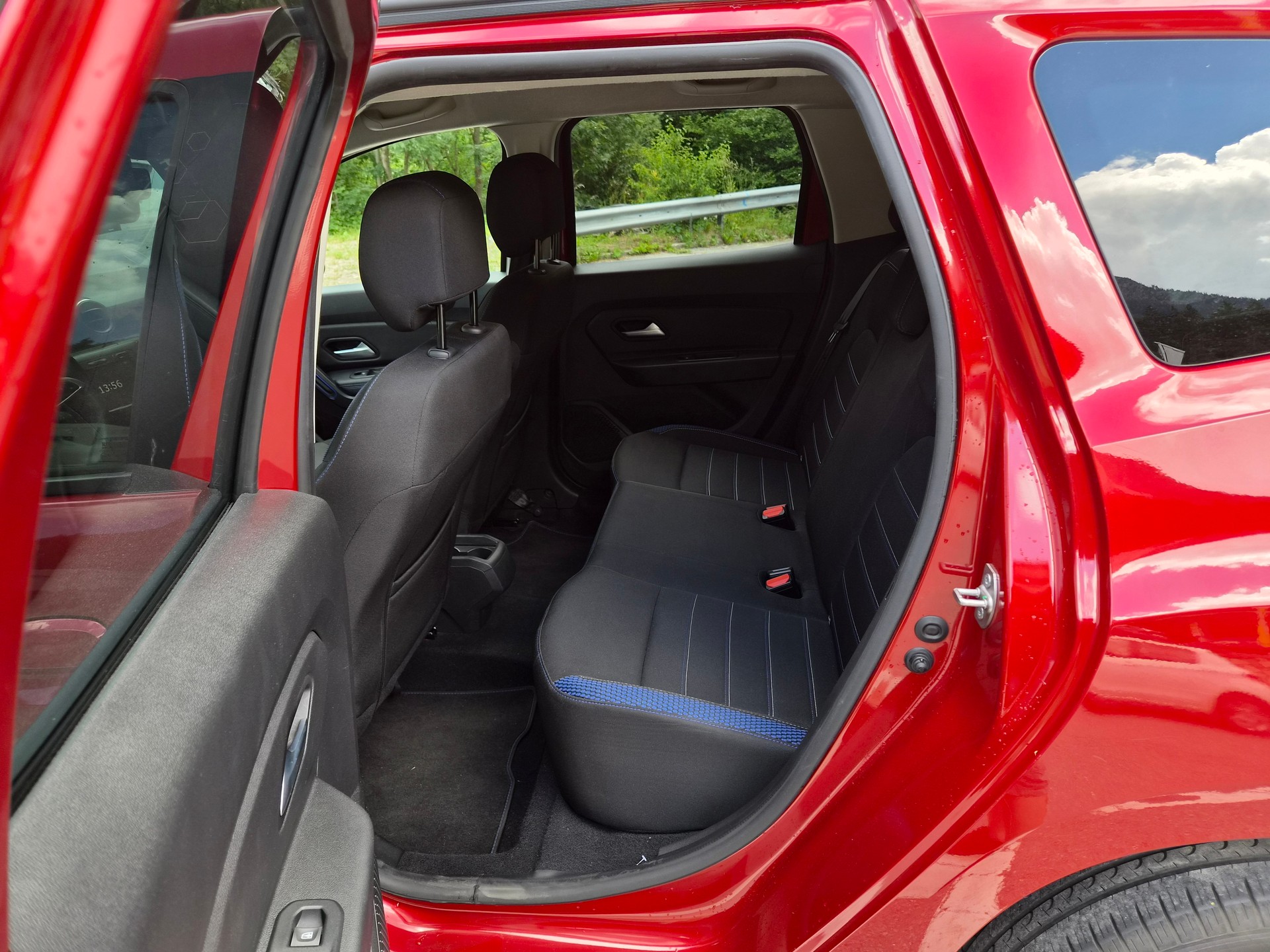 DACIA Duster TCe 130 Celebration 4x4-image-12