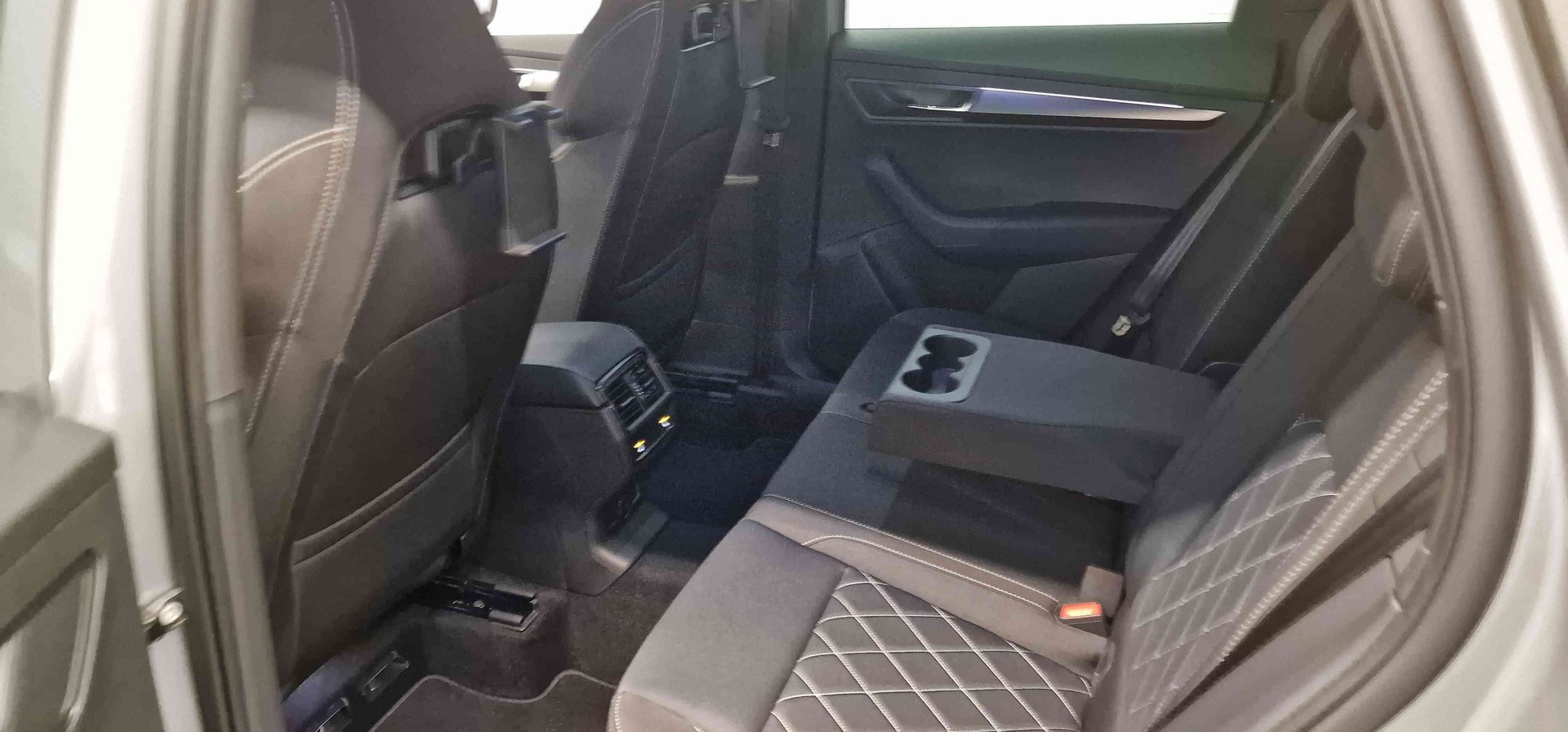 SKODA Karoq 2.0 TSI SportLine 4x4 DSG-image-16
