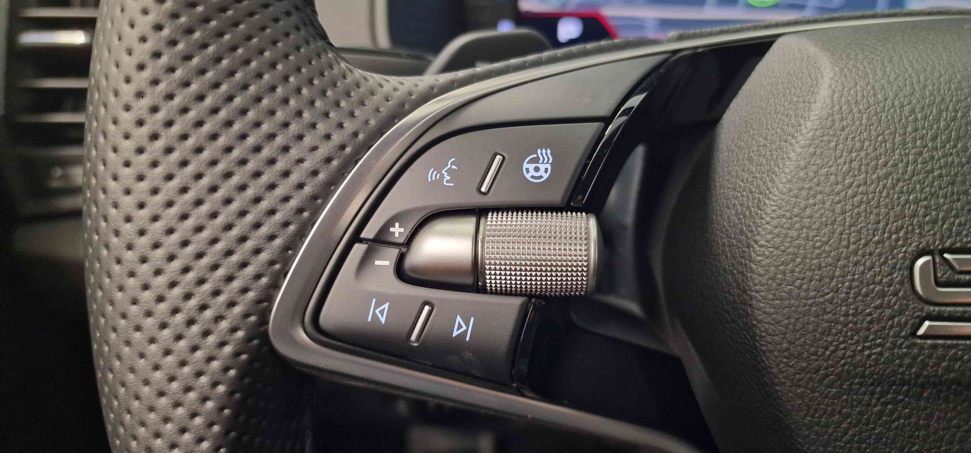 SKODA Karoq 2.0 TSI SportLine 4x4 DSG-image-6