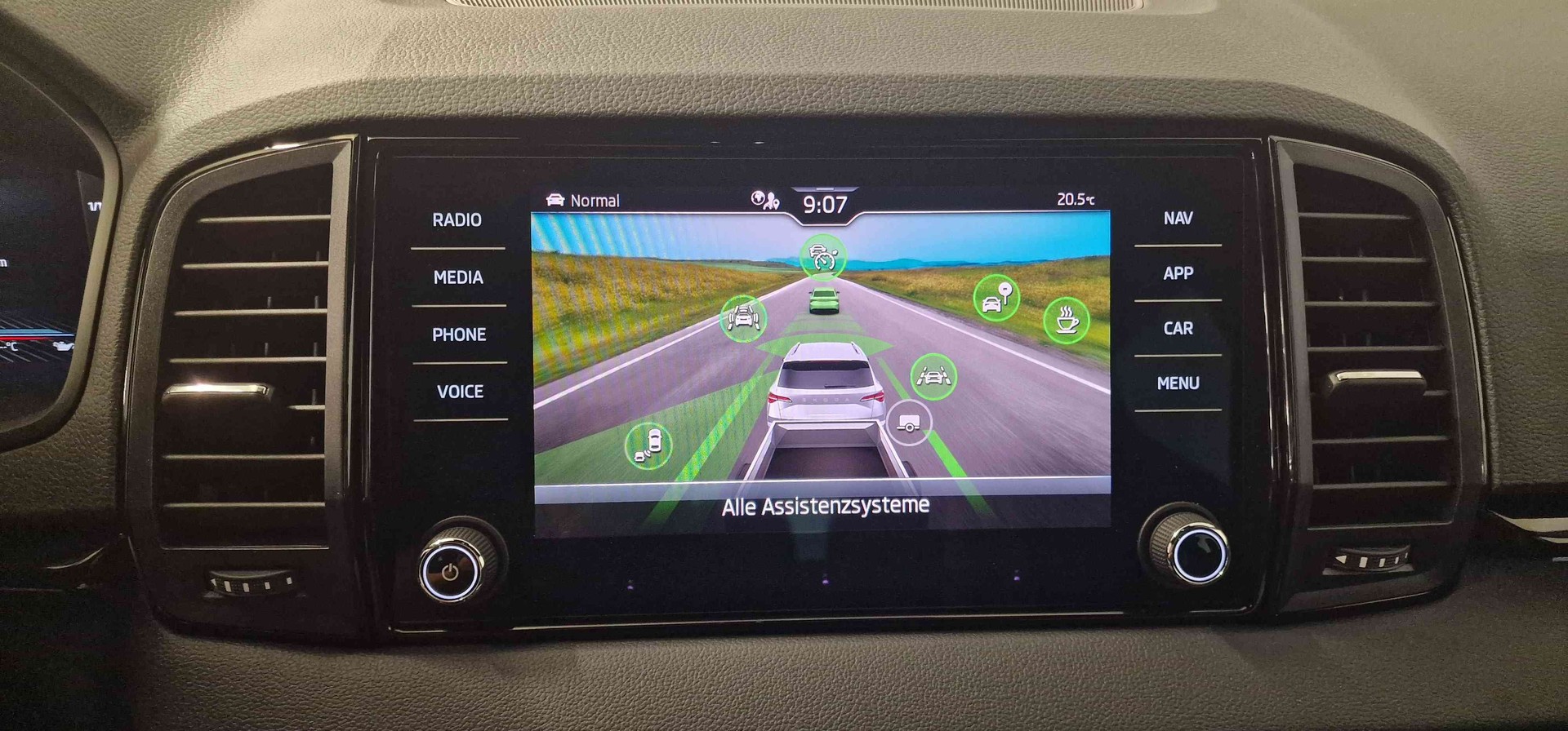 SKODA Karoq 2.0 TSI SportLine 4x4 DSG-image-8