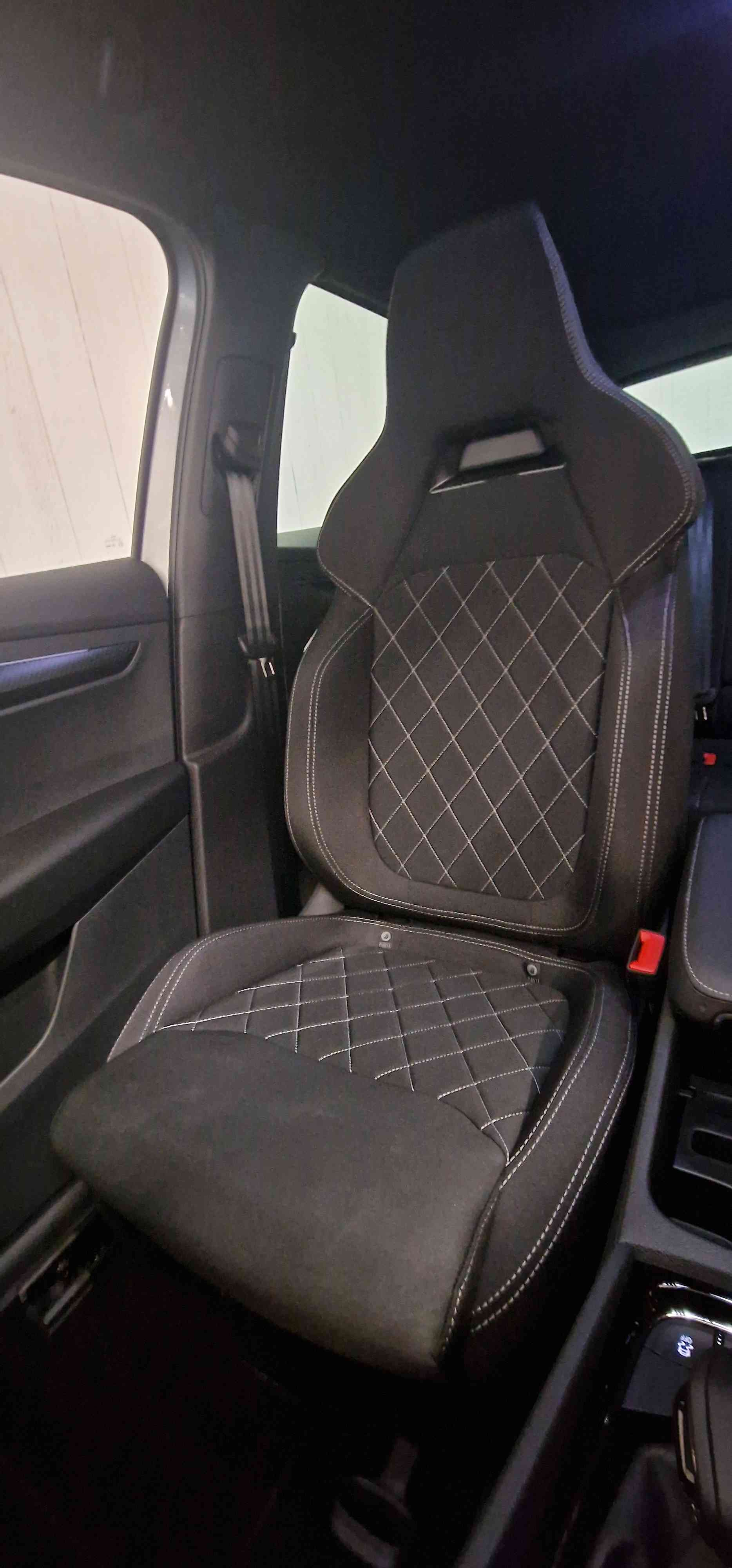 SKODA Karoq 2.0 TSI SportLine 4x4 DSG-image-13