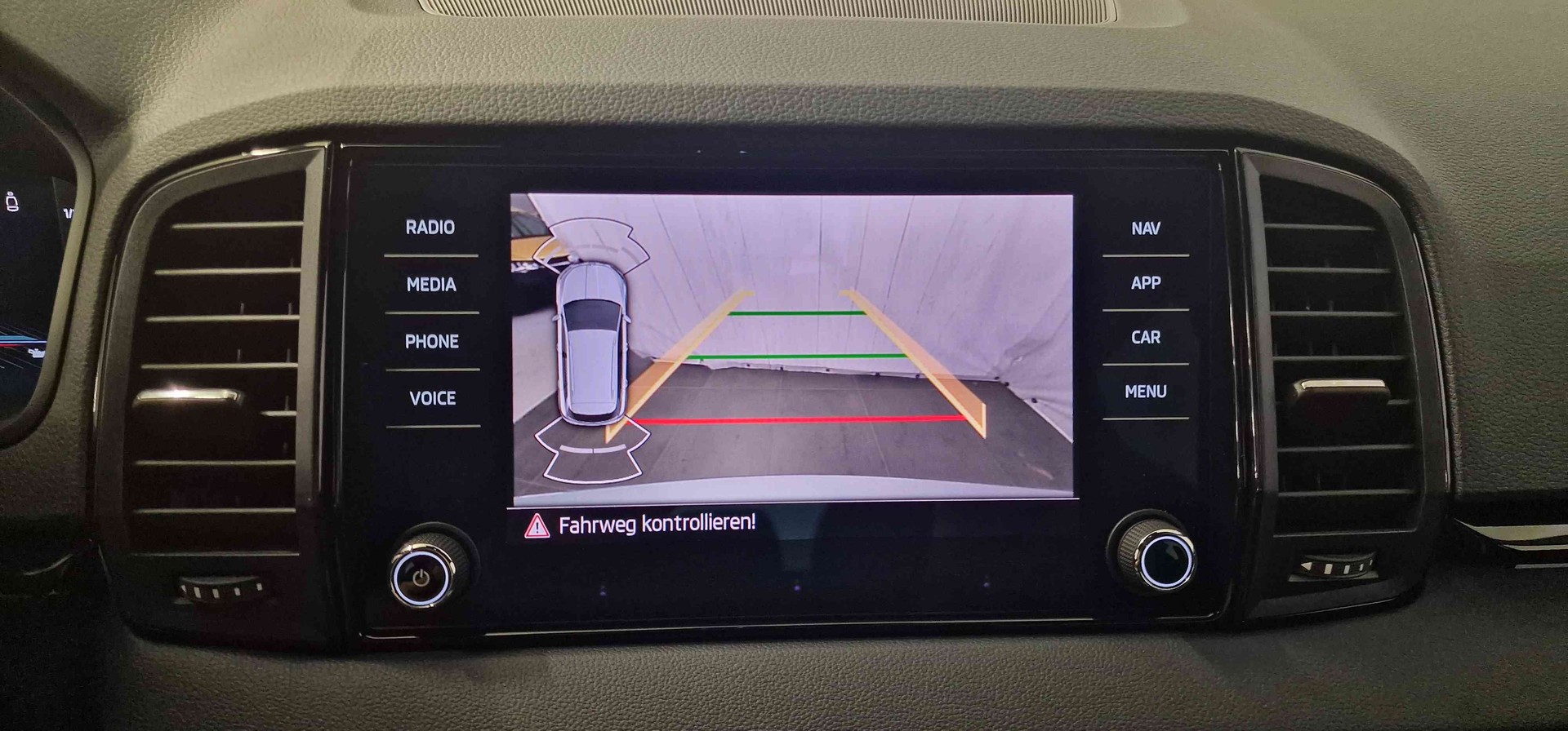 SKODA Karoq 2.0 TSI SportLine 4x4 DSG-image-7