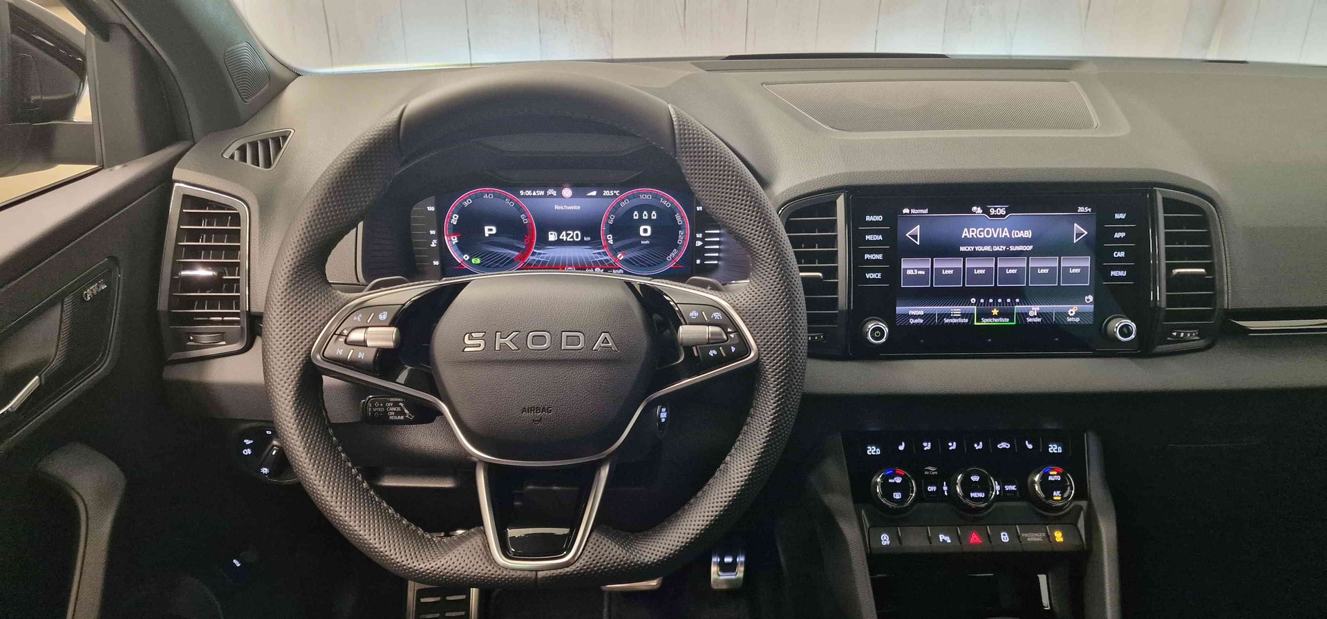 SKODA Karoq 2.0 TSI SportLine 4x4 DSG-image-4