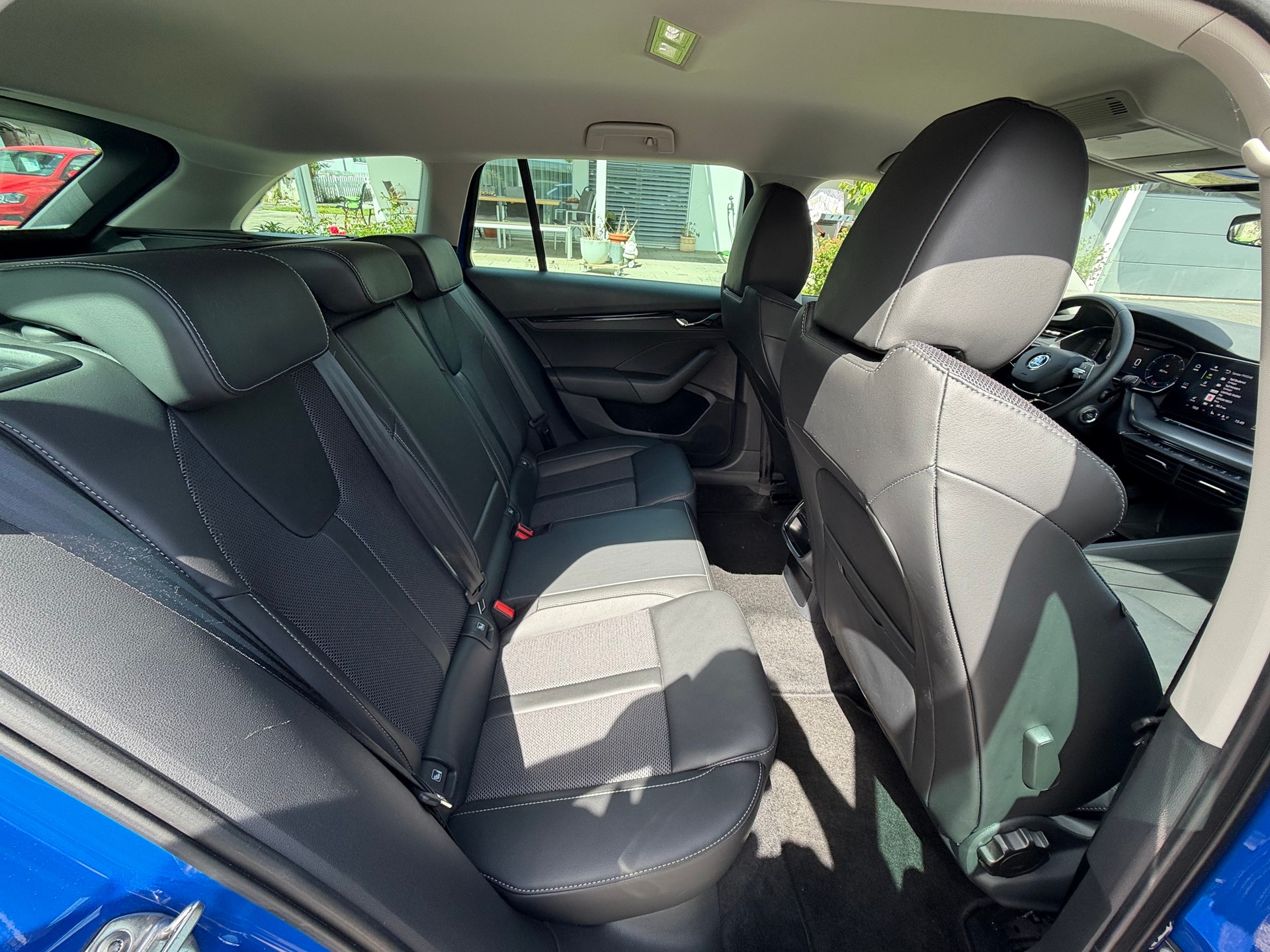 SKODA Octavia Combi 2.0 TSI Ambition DSG 4x4-image-14