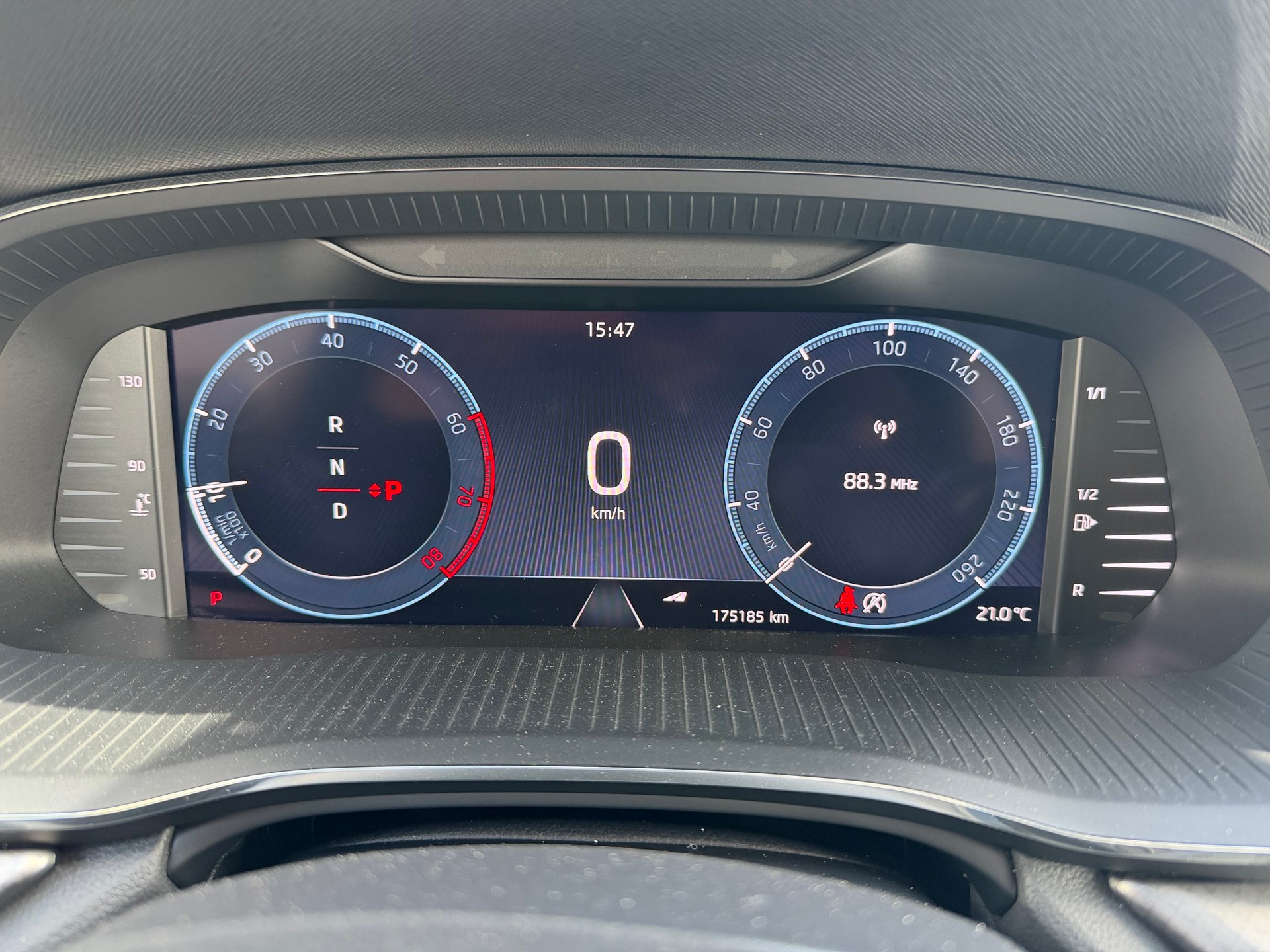 SKODA Octavia Combi 2.0 TSI Ambition DSG 4x4-image-10