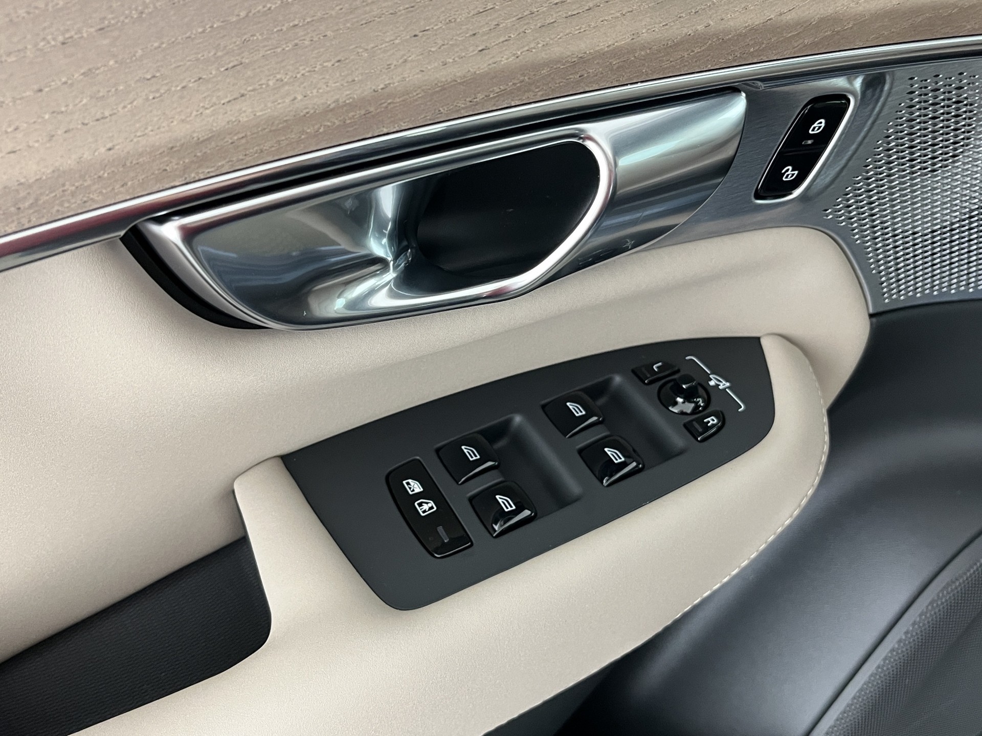 VOLVO XC90 2.0 T8 TE Ultra Dark eAWD-image-11