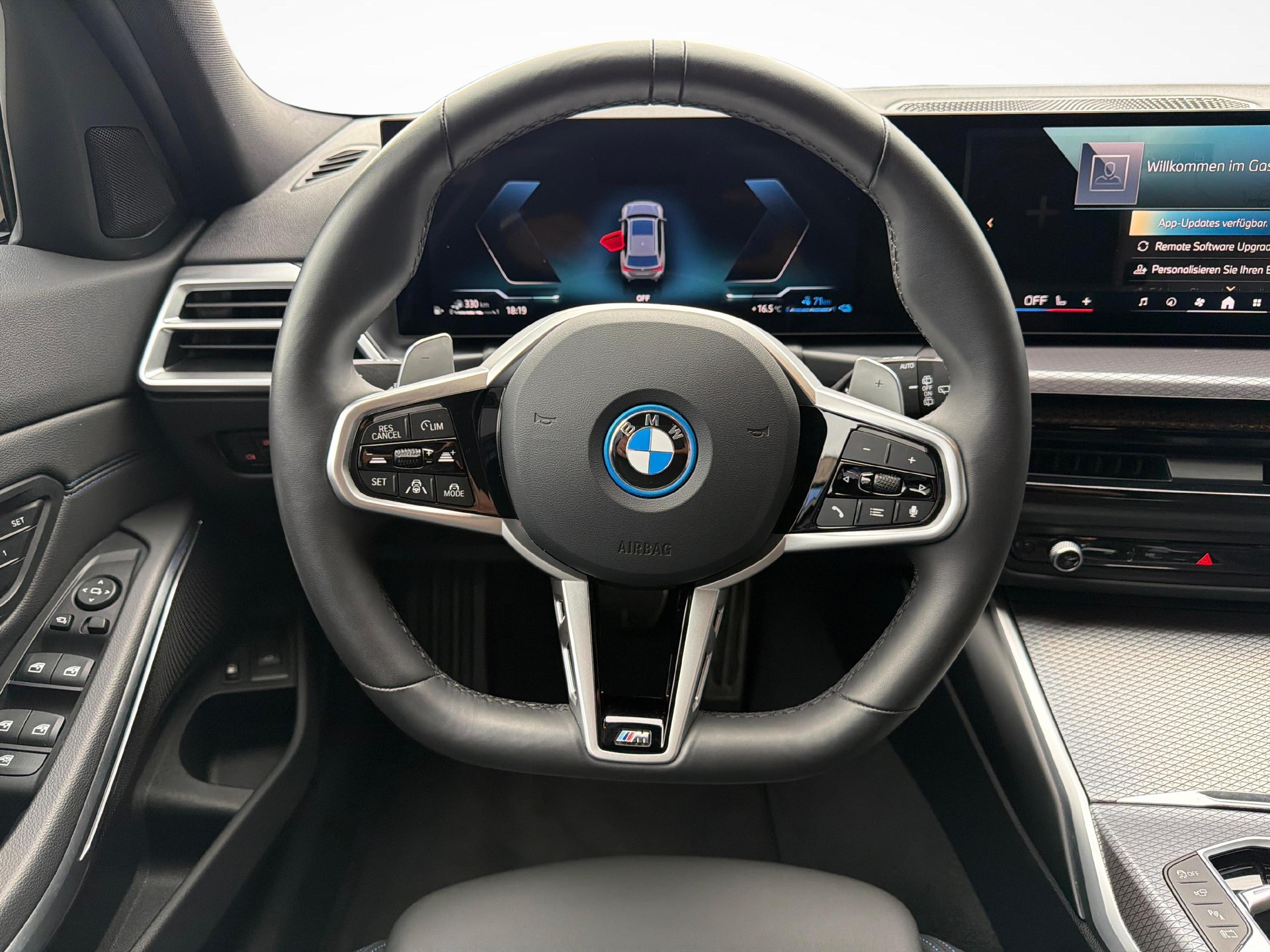 BMW 330e xDrive SAG Touring-image-13