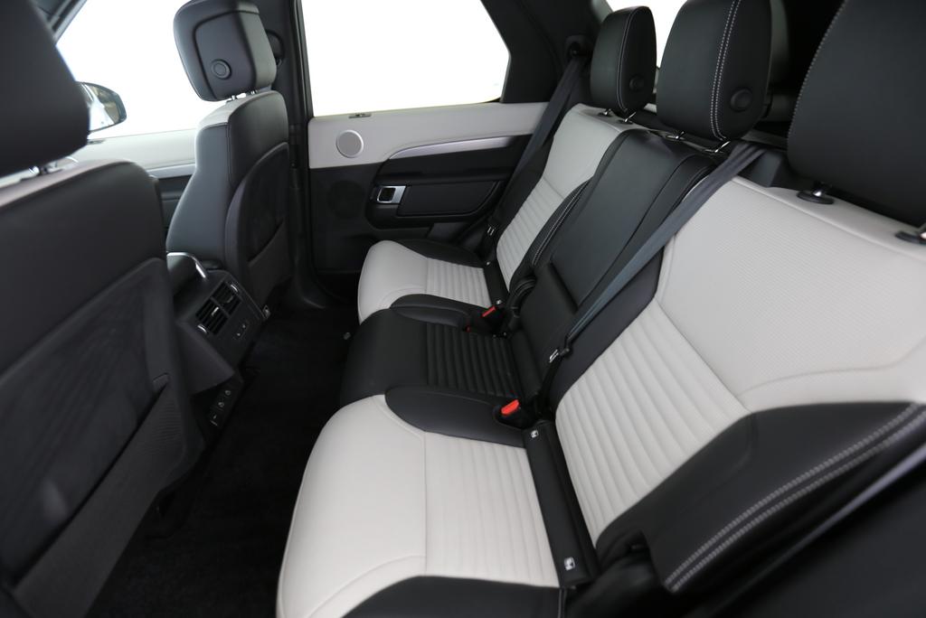 LAND ROVER Discovery 3.0 D I6 250 Dynamic SE-image-7