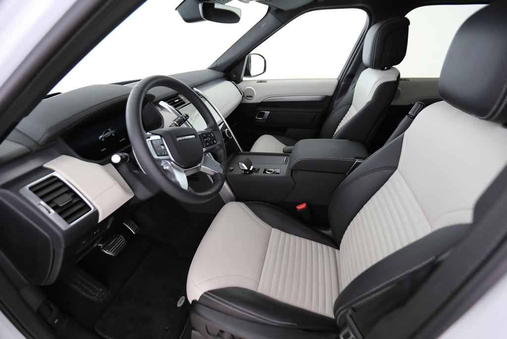 LAND ROVER Discovery 3.0 D I6 250 Dynamic SE-showroom-element-3