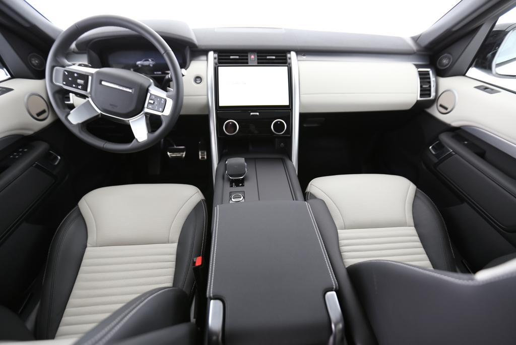LAND ROVER Discovery 3.0 D I6 250 Dynamic SE-image-8