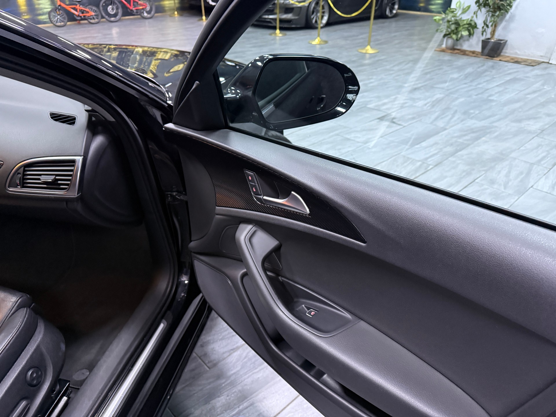 AUDI A6 Avant 3.0 TDI V6 quattro S-tronic-image-14