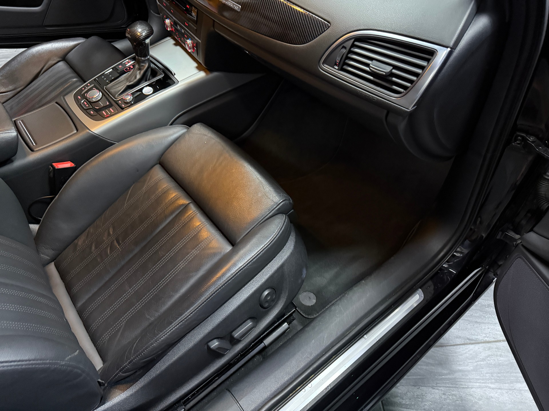 AUDI A6 Avant 3.0 TDI V6 quattro S-tronic-image-13