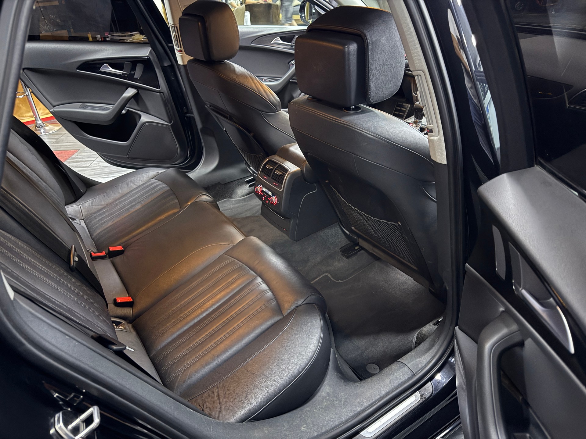 AUDI A6 Avant 3.0 TDI V6 quattro S-tronic-image-16