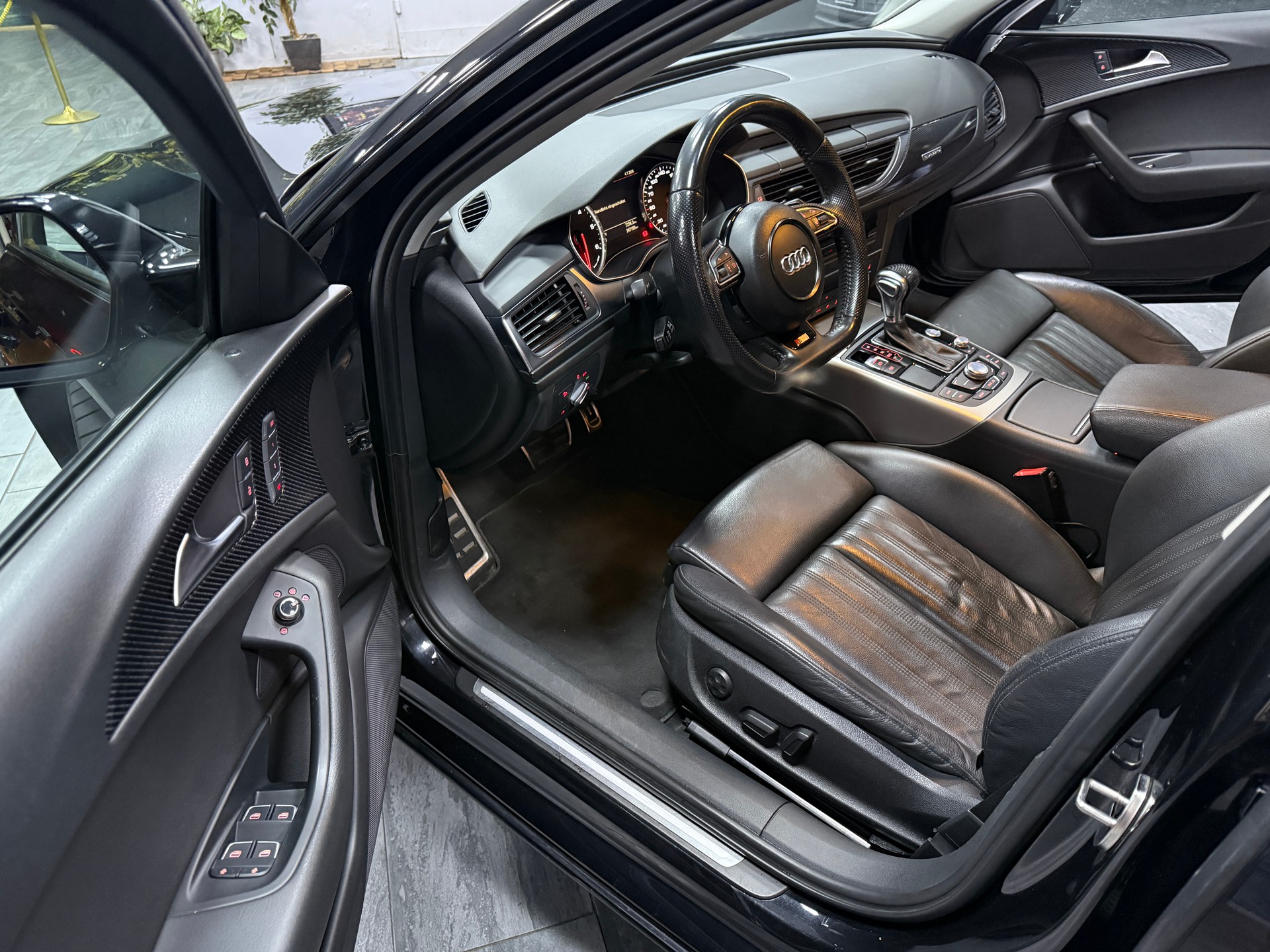 AUDI A6 Avant 3.0 TDI V6 quattro S-tronic-image-8