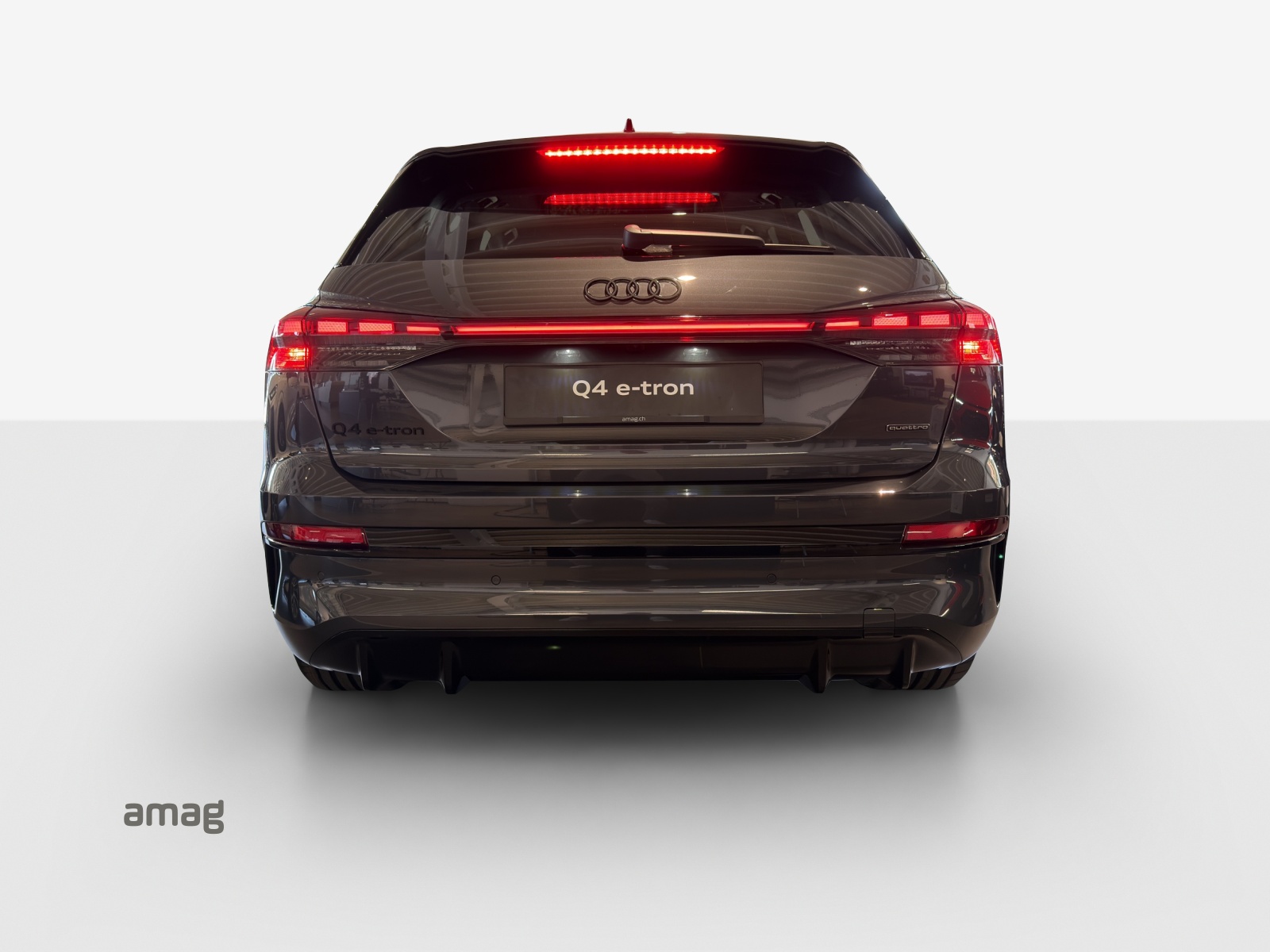 AUDI Q4 e-tron SUV quattro performance-showroom-element-3