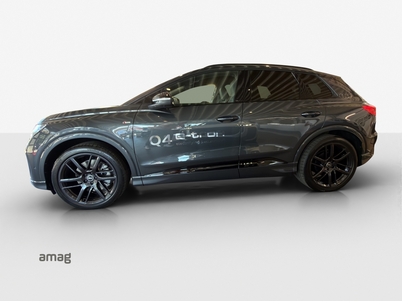 AUDI Q4 e-tron SUV quattro performance-showroom-element-1