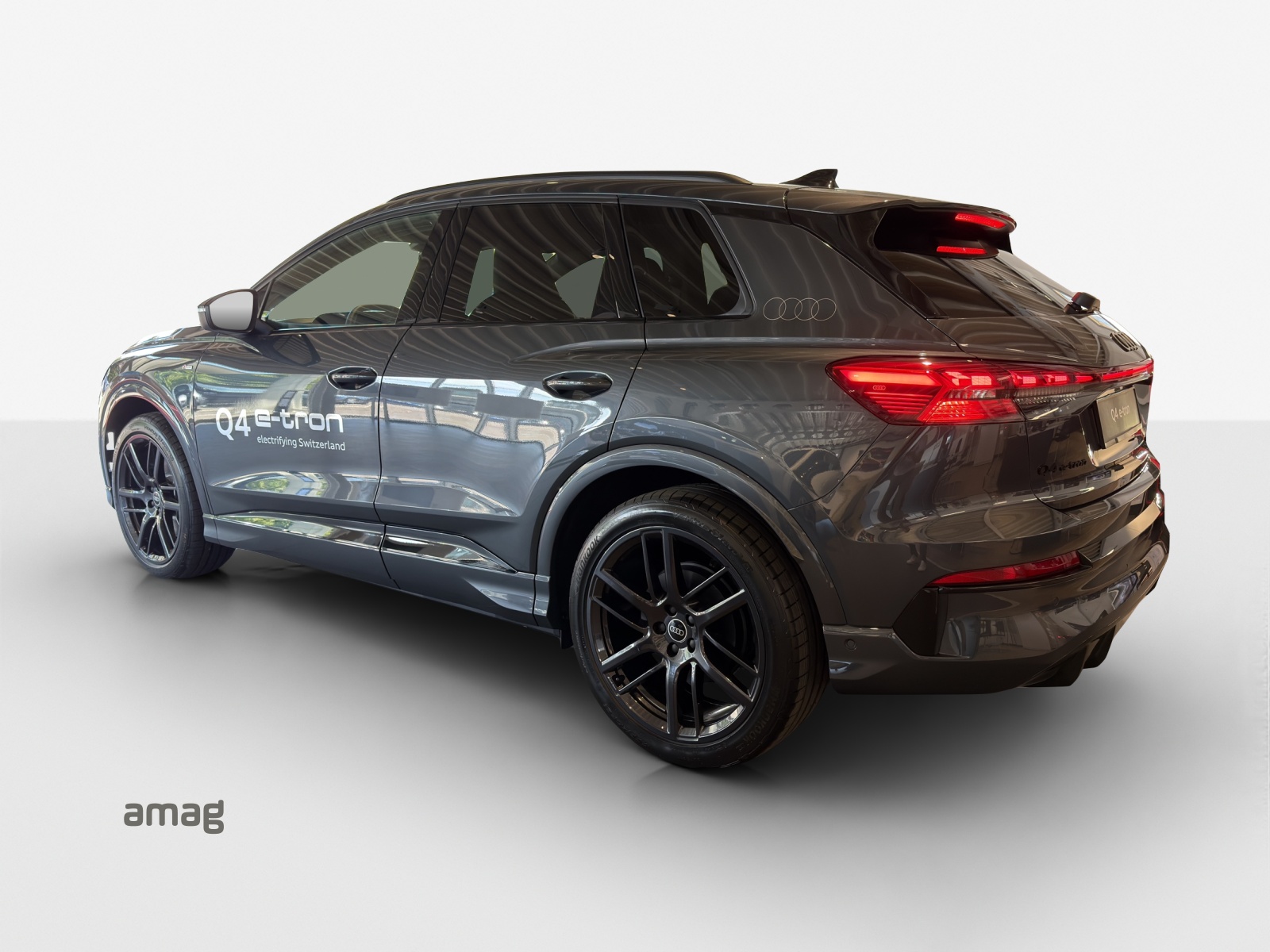 AUDI Q4 e-tron SUV quattro performance-showroom-element-2