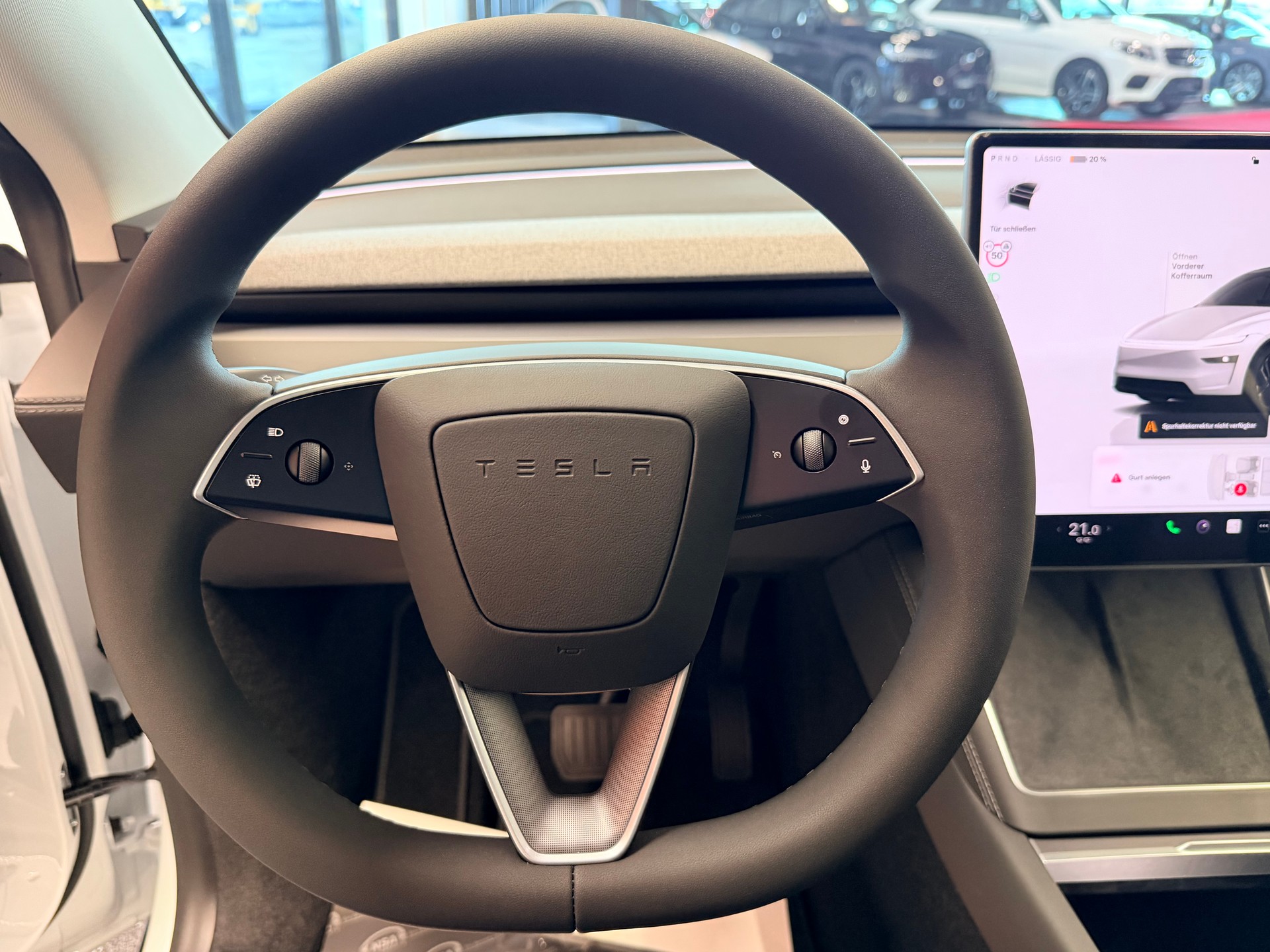 TESLA Model Y Long Range Premium AWD-image-27