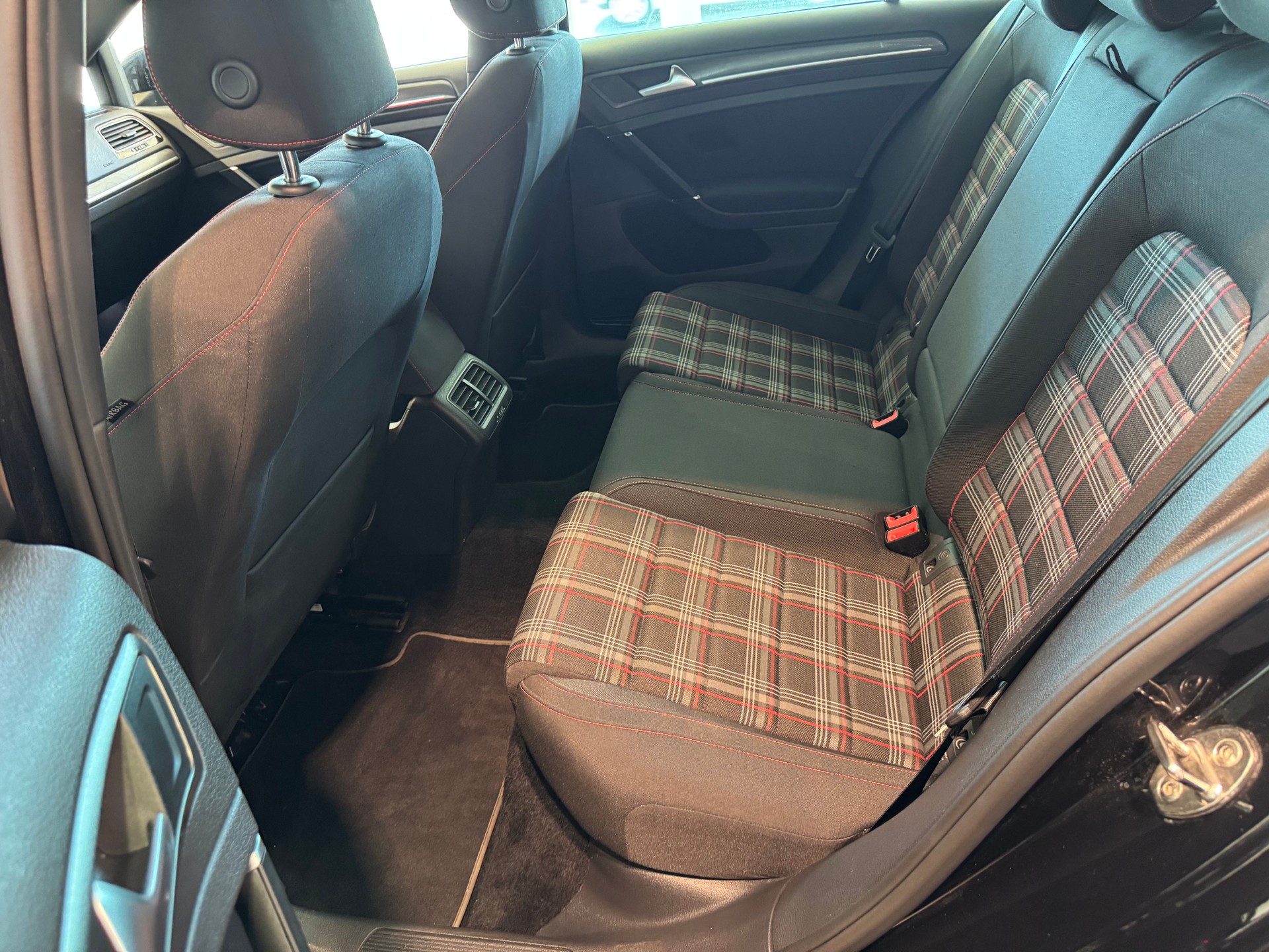 VW Golf 2.0 TSI GTI Performance DSG-image-8