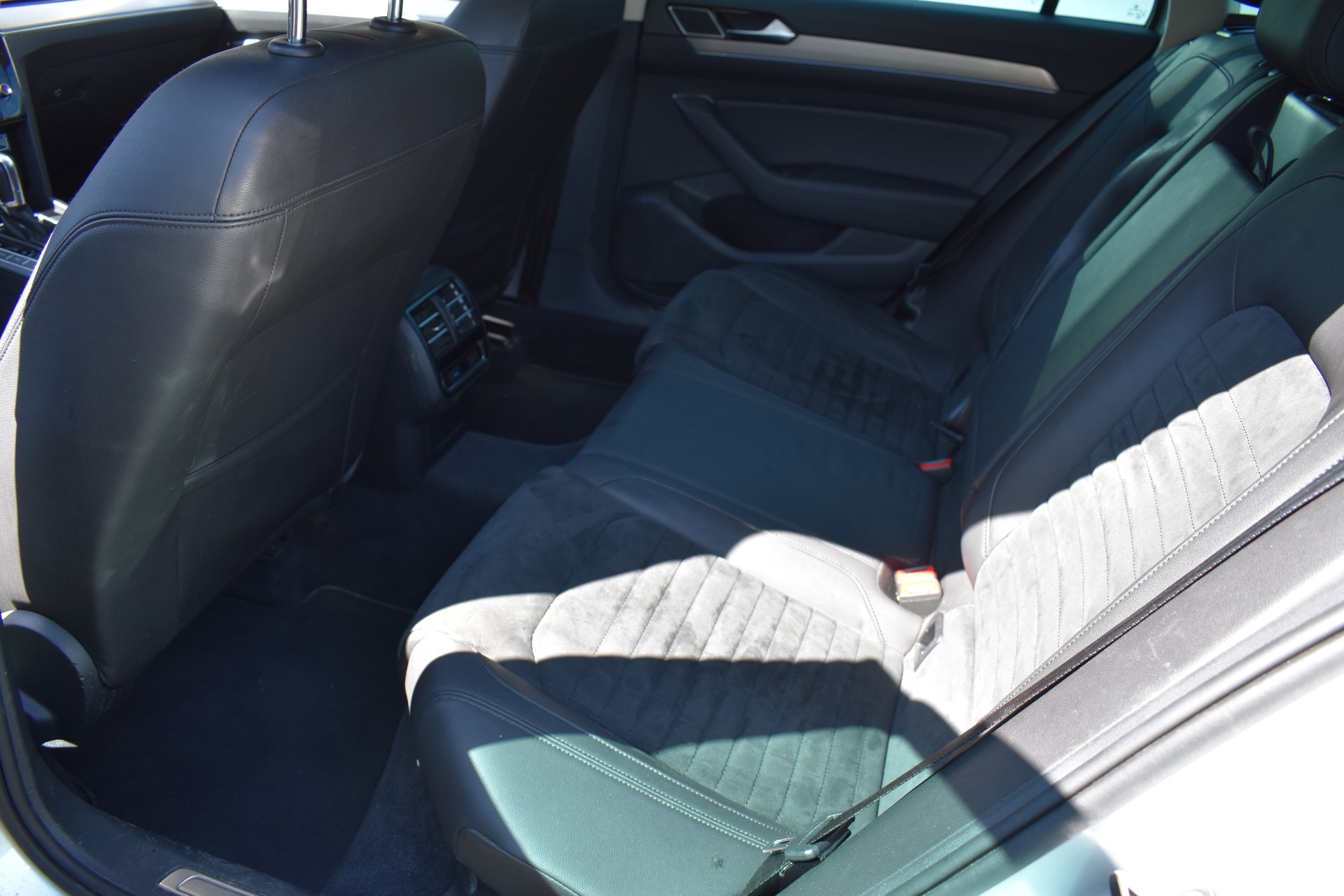 VW Passat Variant 2.0 TDI SCR BMT Highline DSG-image-5