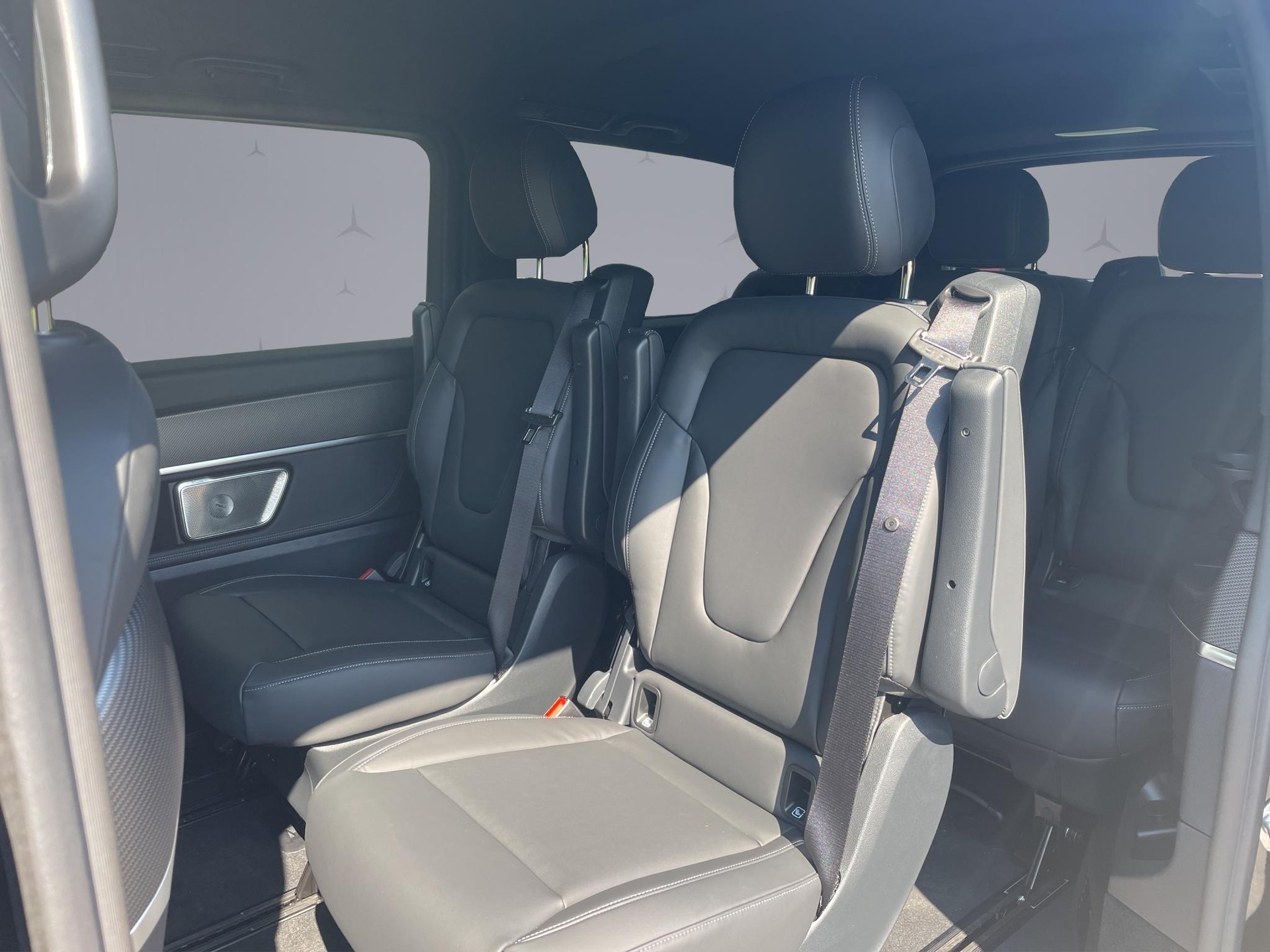 MERCEDES-BENZ V 300 d Swiss Ed. lang 4matic Van-image-13