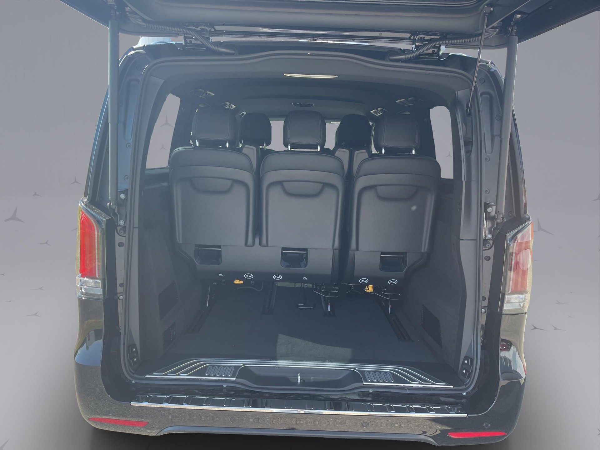 MERCEDES-BENZ V 300 d Swiss Ed. lang 4matic Van-image-19
