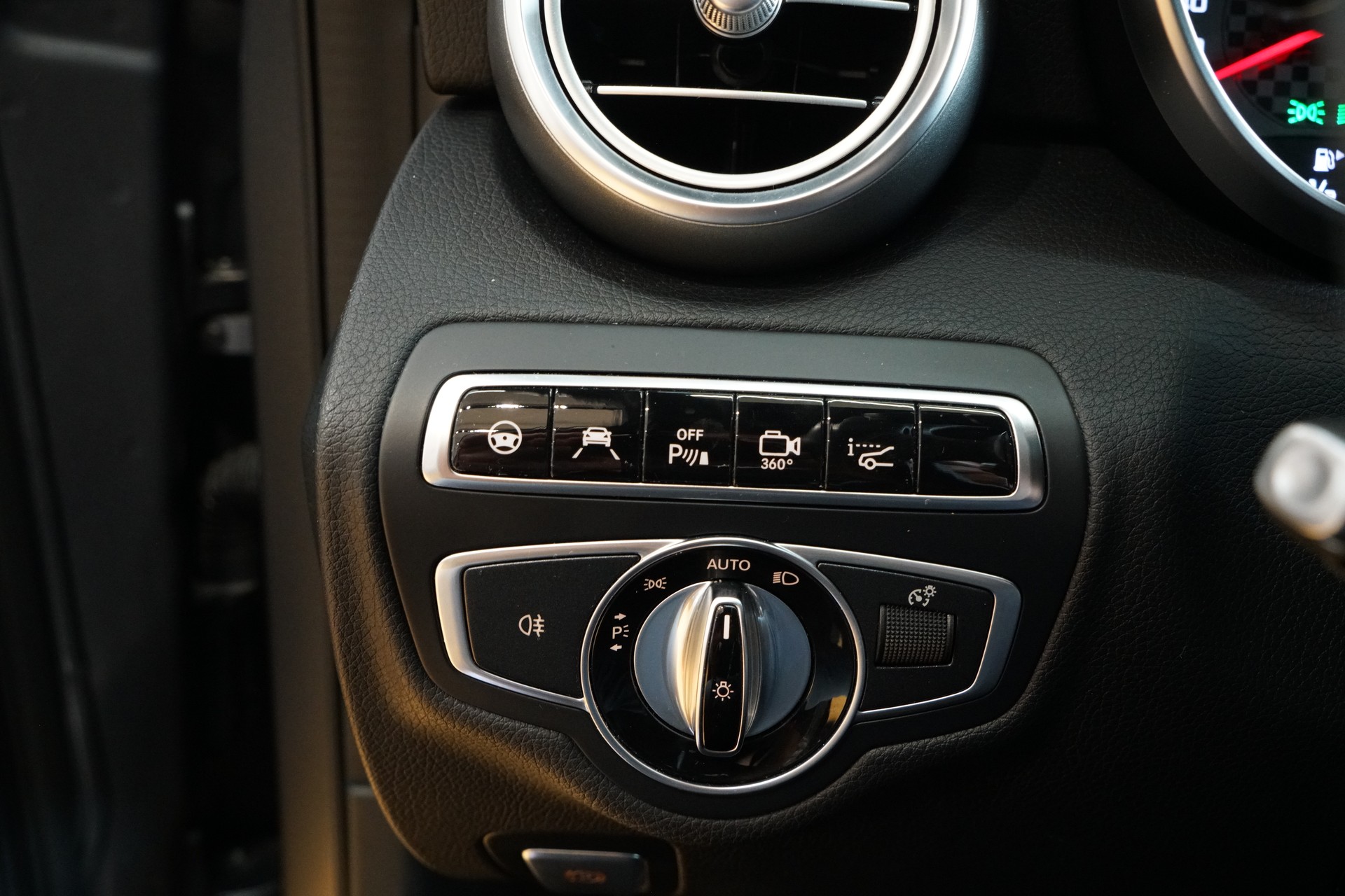 MERCEDES-BENZ C 43 AMG 4Matic 9G-Tronic-image-16