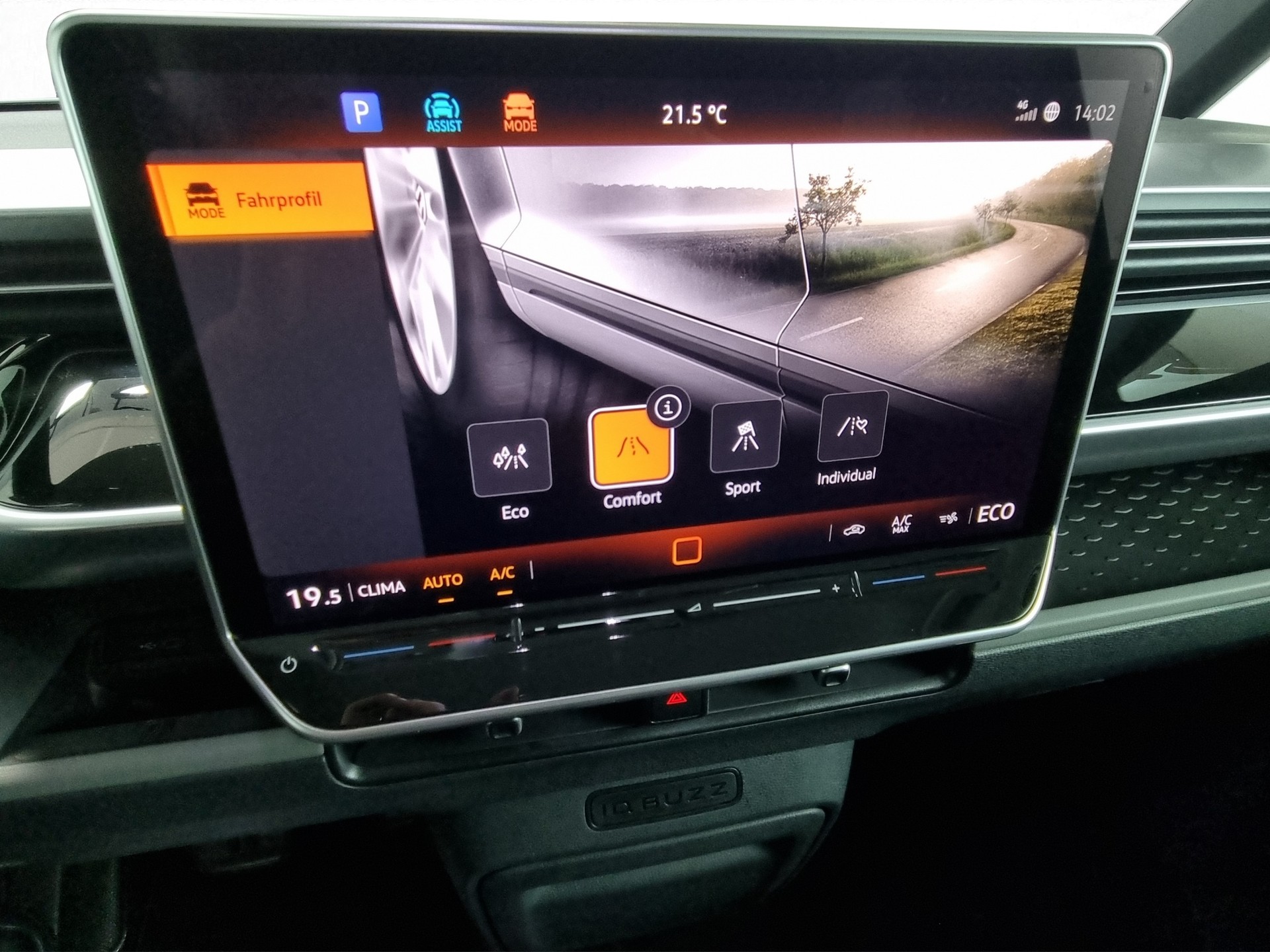 VW ID.Buzz LWB Pro (lang) 7-Sitzer-image-14