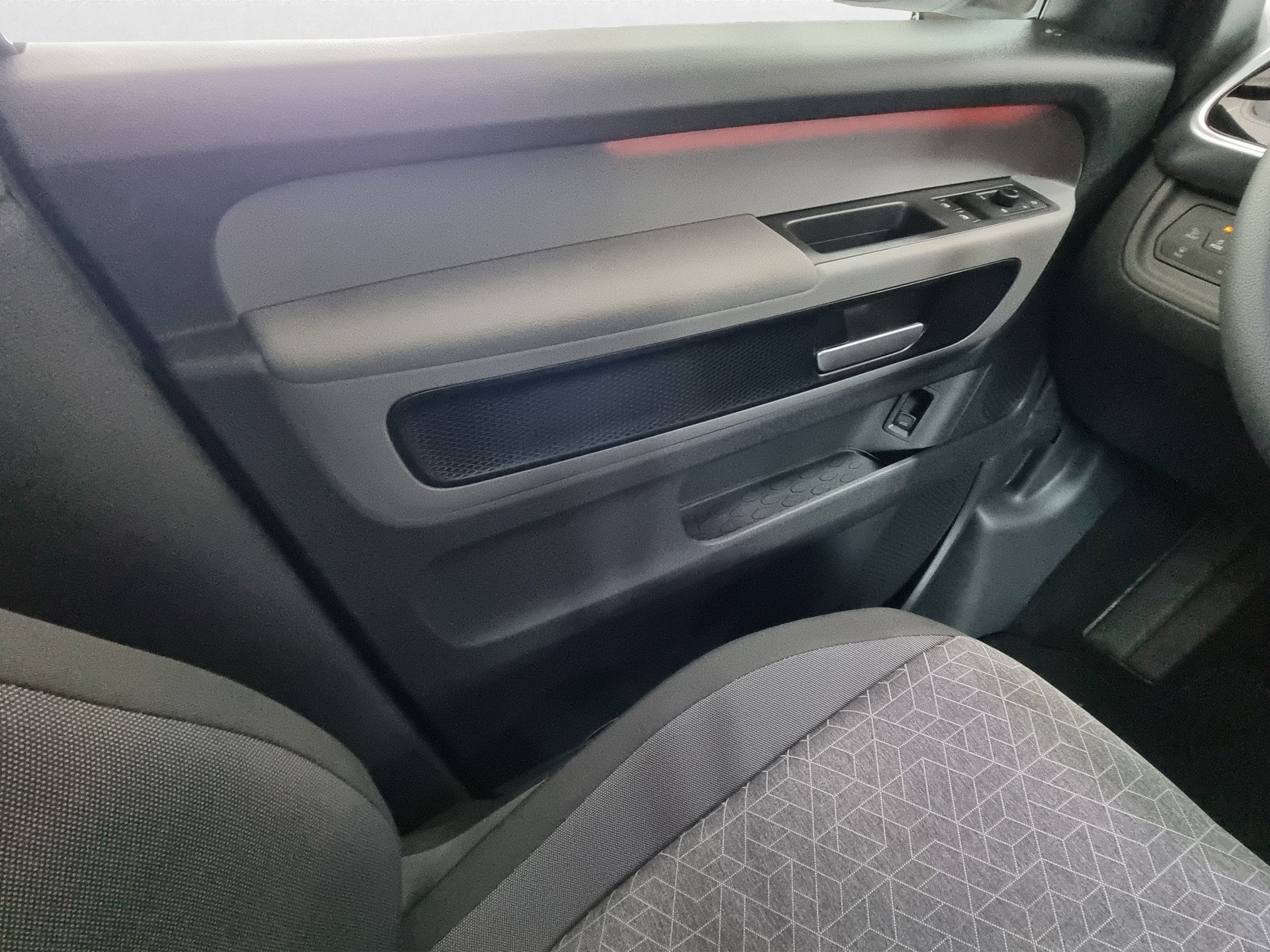 VW ID.Buzz LWB Pro (lang) 7-Sitzer-image-11
