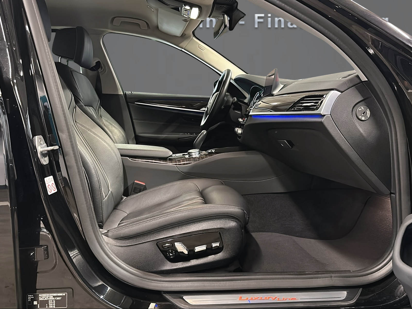 BMW 520i Luxury Line Steptronic-image-10