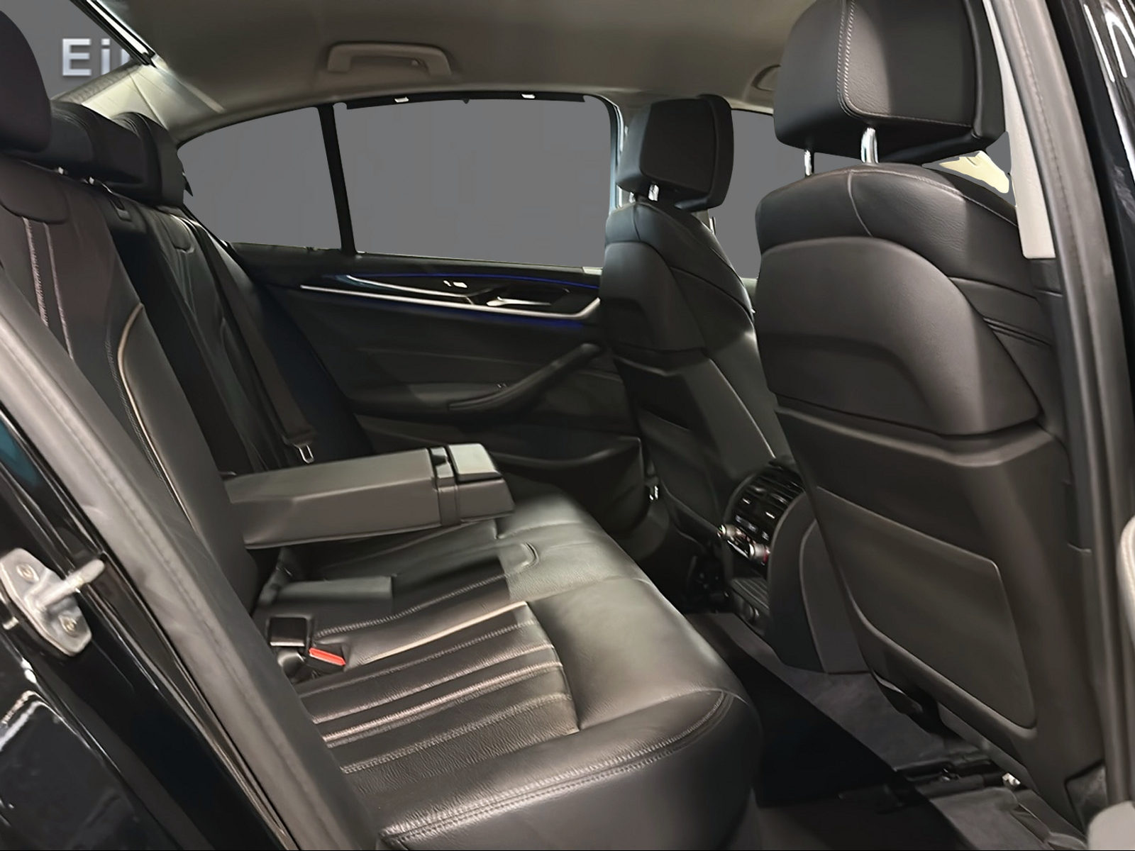 BMW 520i Luxury Line Steptronic-image-12