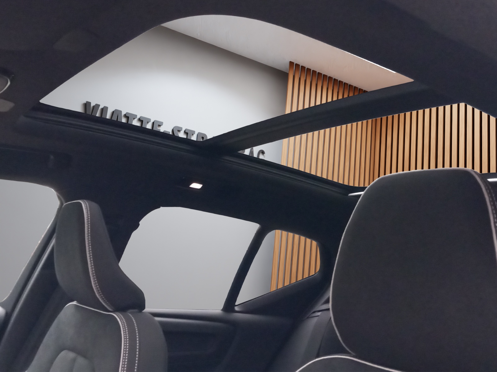VOLVO EX40 XCENTRIC Twin Ultra AWD-image-17