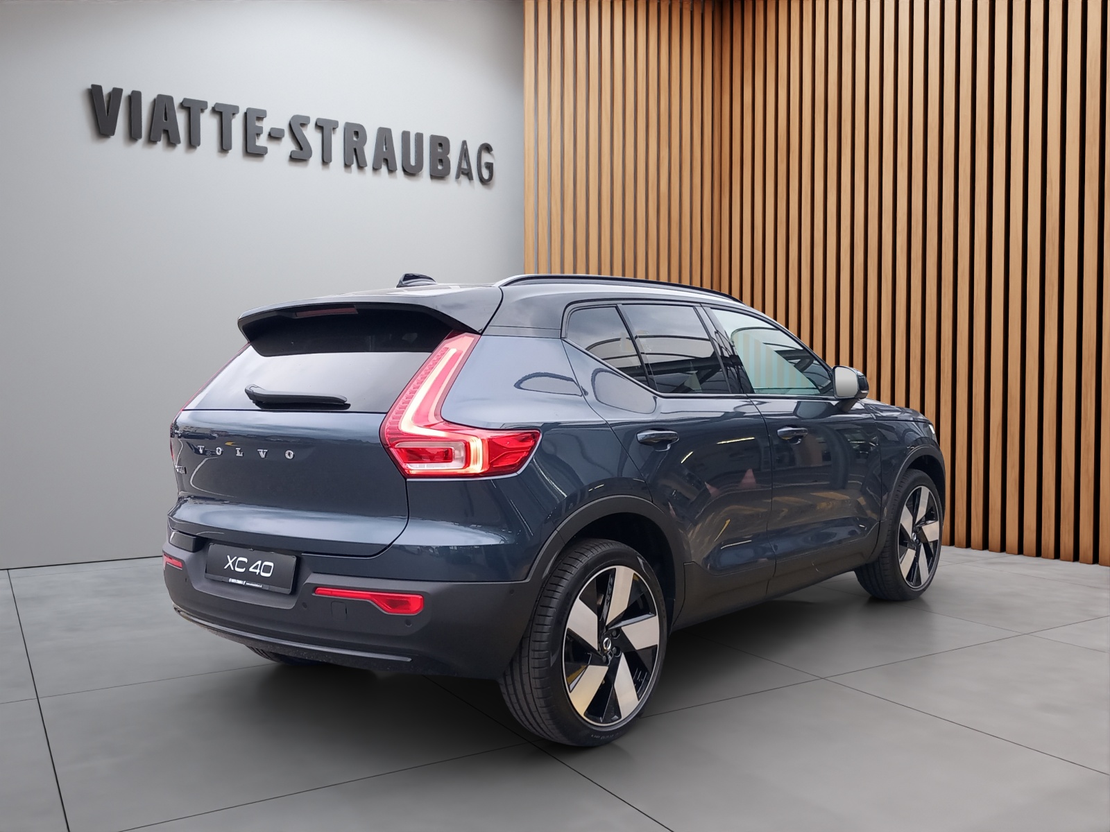 VOLVO EX40 XCENTRIC Twin Ultra AWD-image-1