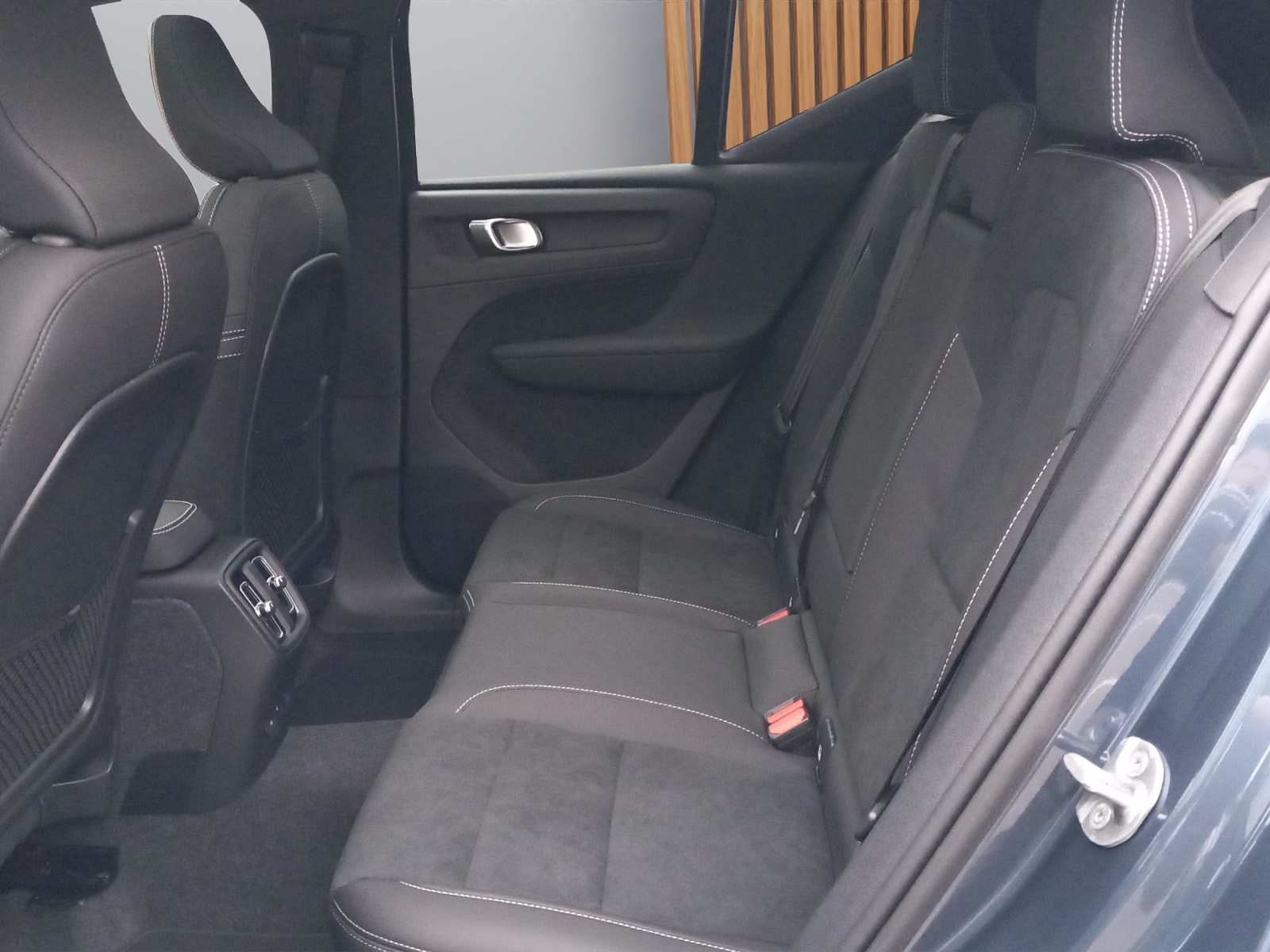 VOLVO EX40 XCENTRIC Twin Ultra AWD-image-9