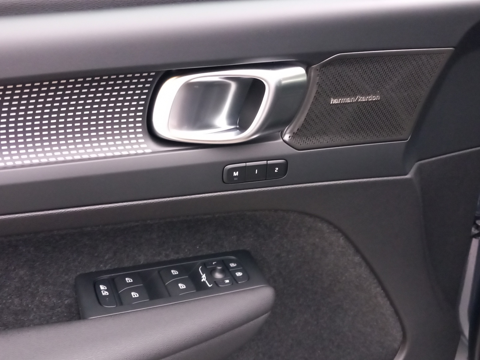 VOLVO EX40 XCENTRIC Twin Ultra AWD-image-18