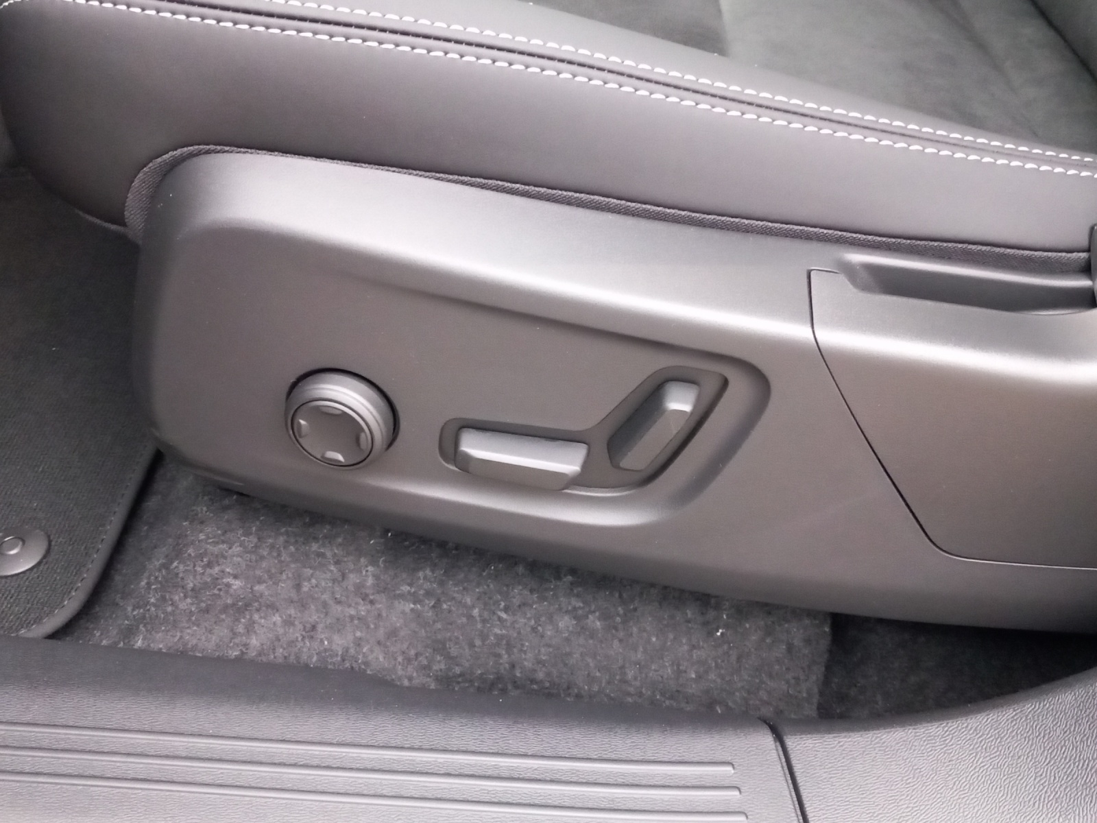 VOLVO EX40 XCENTRIC Twin Ultra AWD-image-21