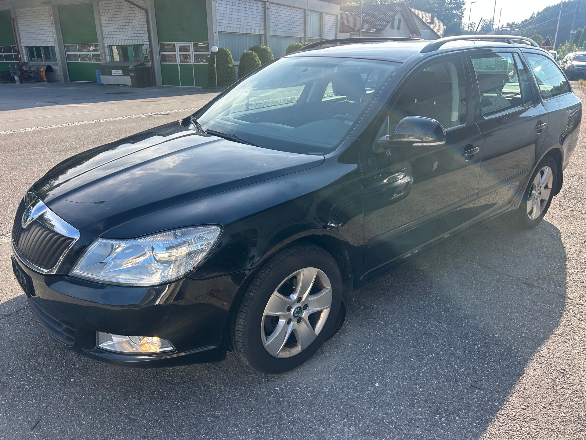 SKODA Octavia Combi 1.6 TDI Ambition-image-2
