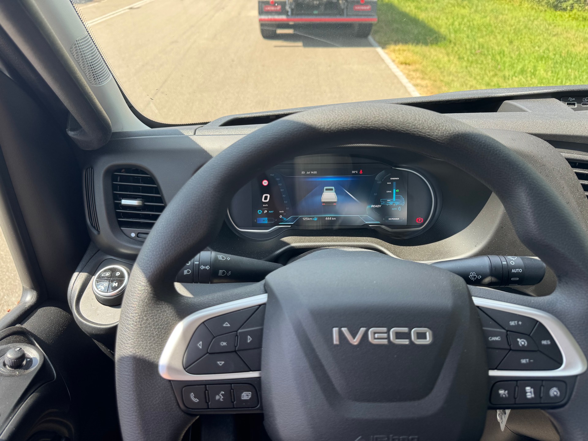 IVECO eDaily 42C14E/P inkl. Ladebrücke-image-3