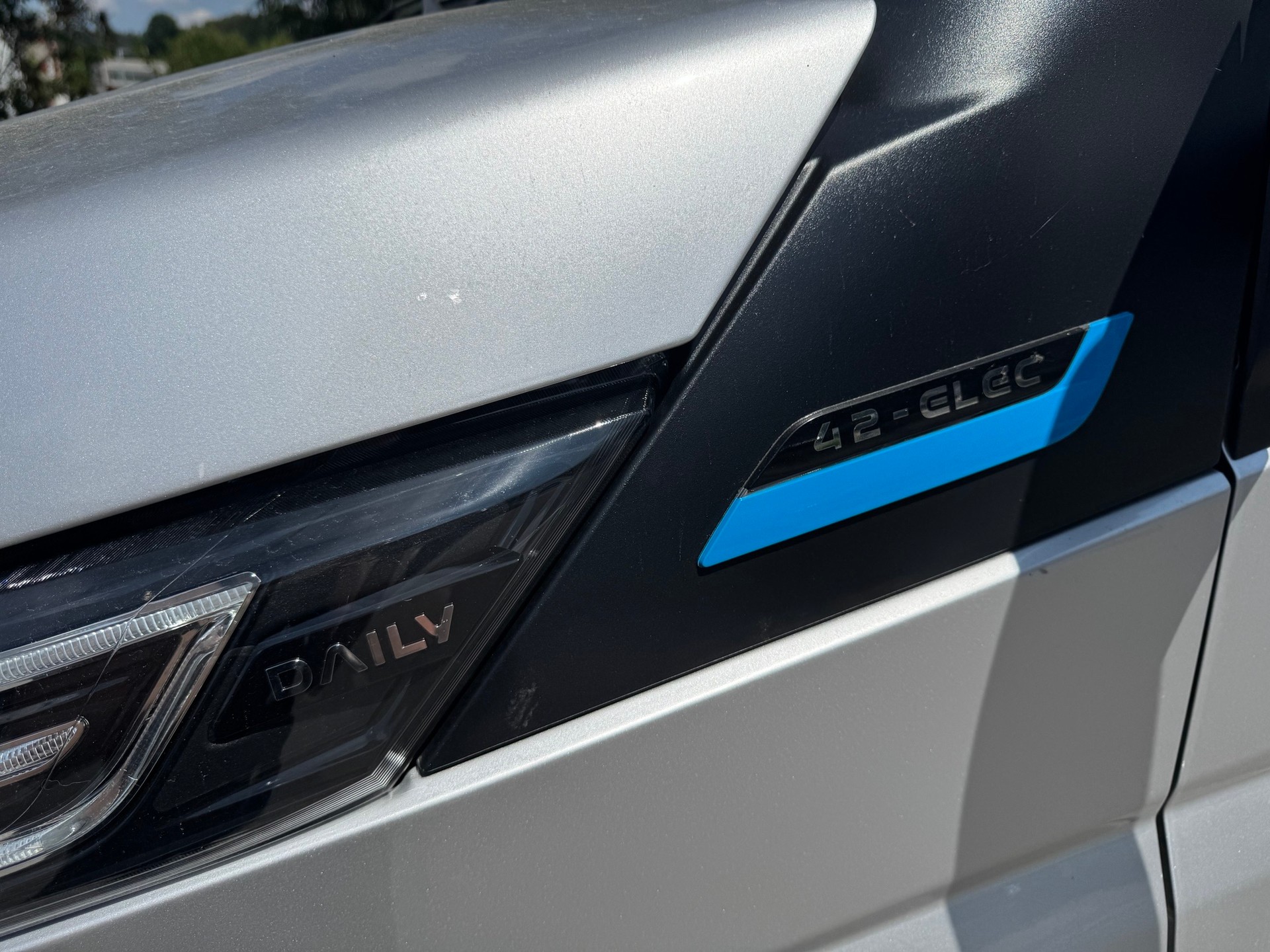 IVECO eDaily 42C14E/P inkl. Ladebrücke-image-5
