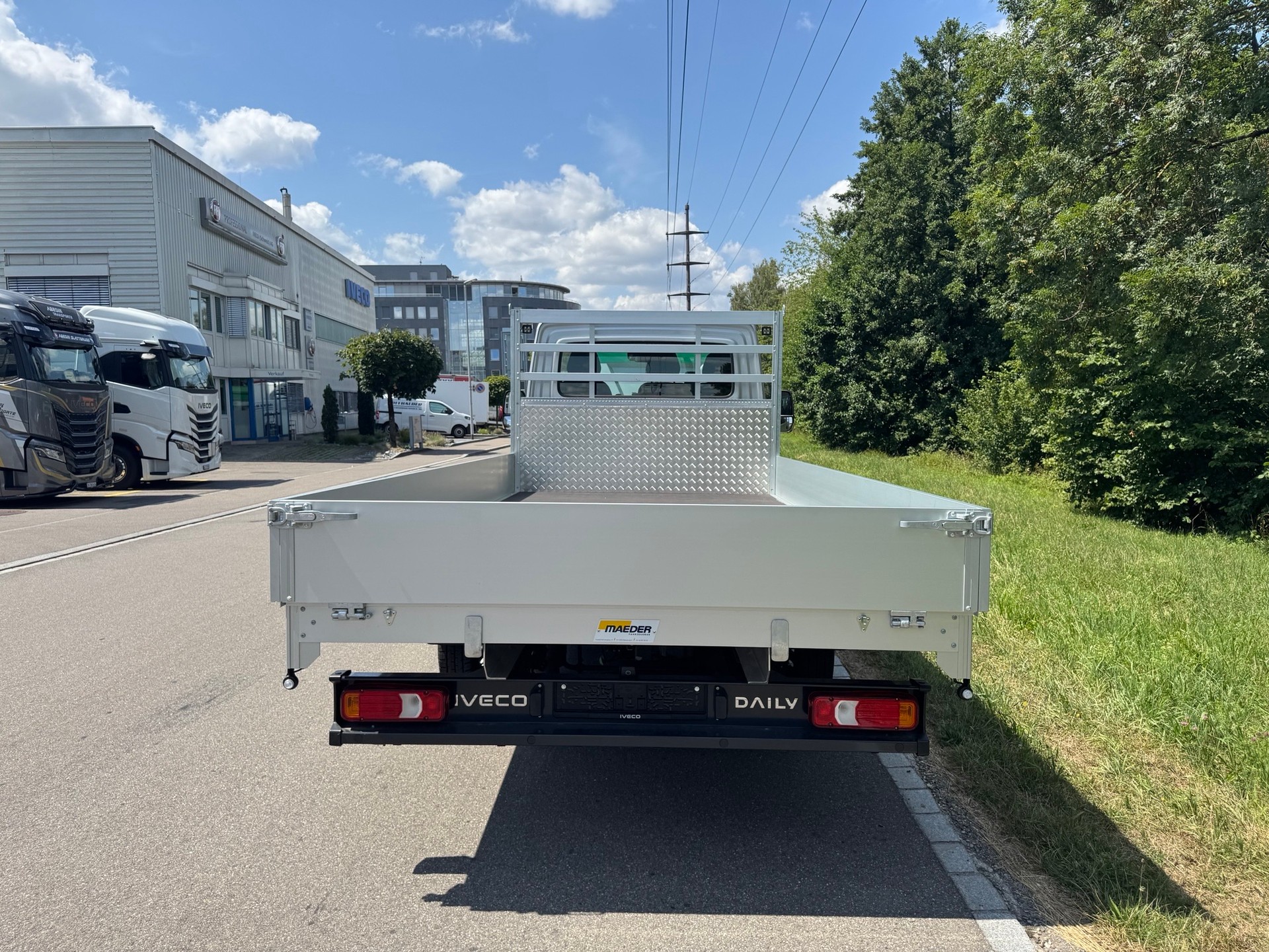 IVECO eDaily 42C14E/P inkl. Ladebrücke-image-2