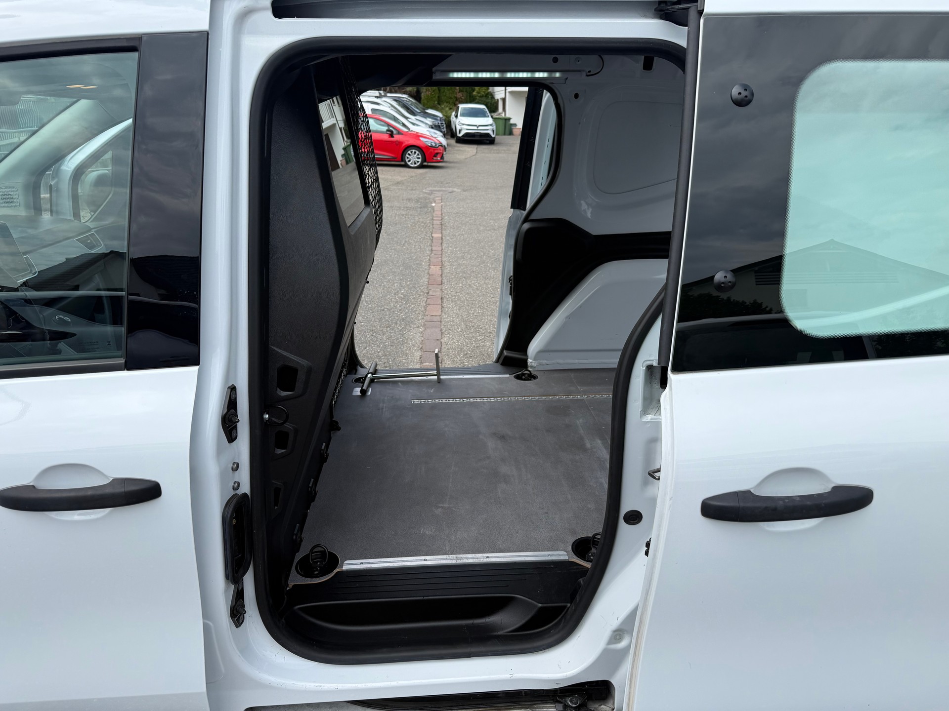 RENAULT Kangoo Van 1.5 dCi Standard 95 Extra-image-10
