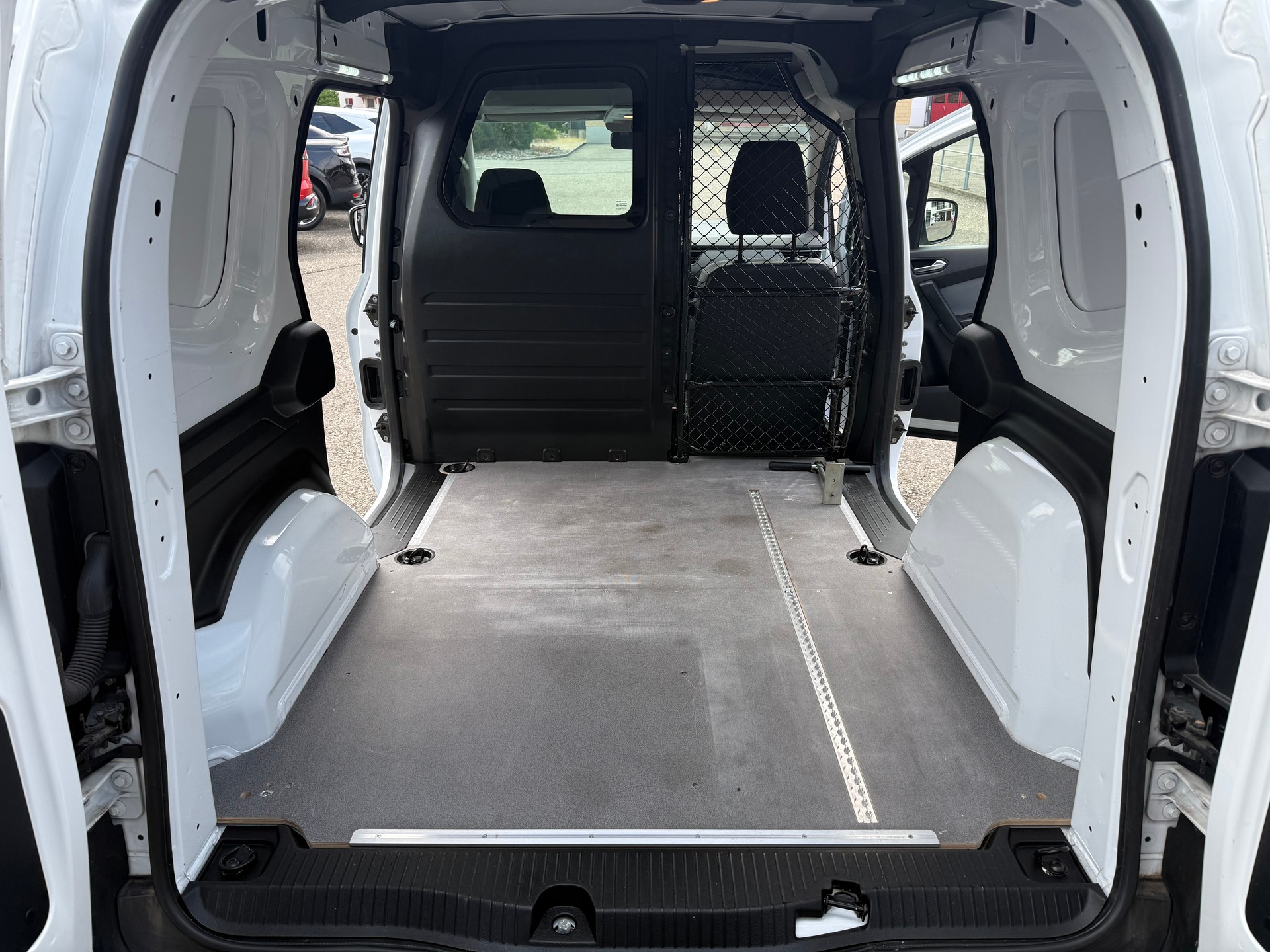 RENAULT Kangoo Van 1.5 dCi Standard 95 Extra-image-11